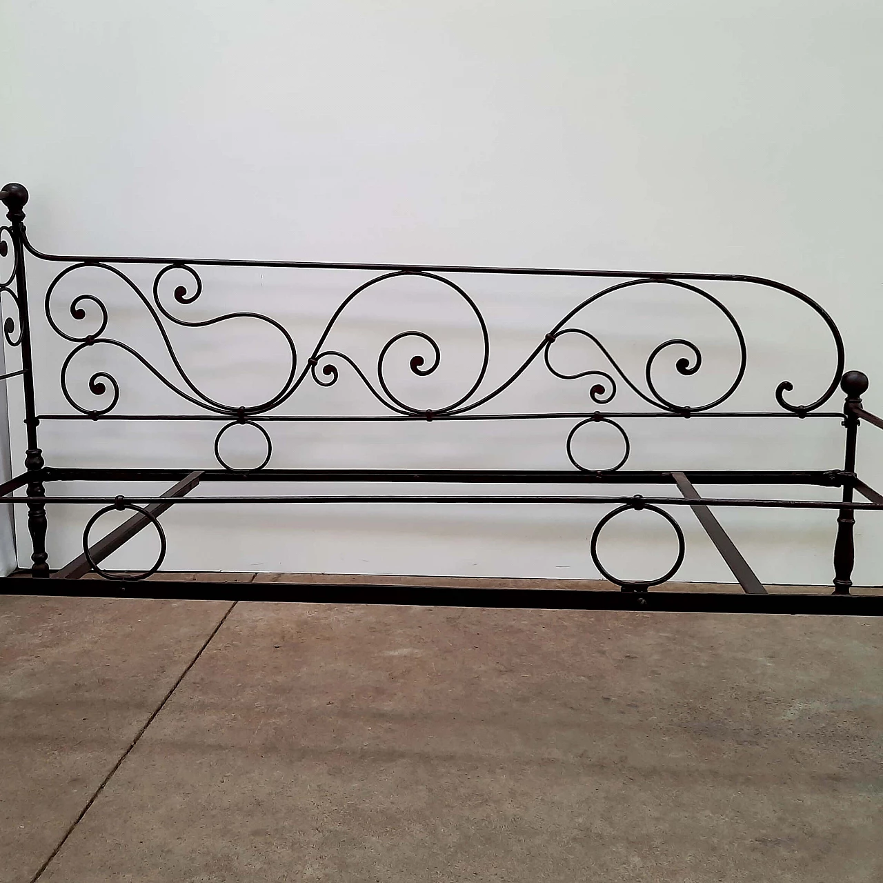 Wrought and cast iron dormeuse, 19th century 3