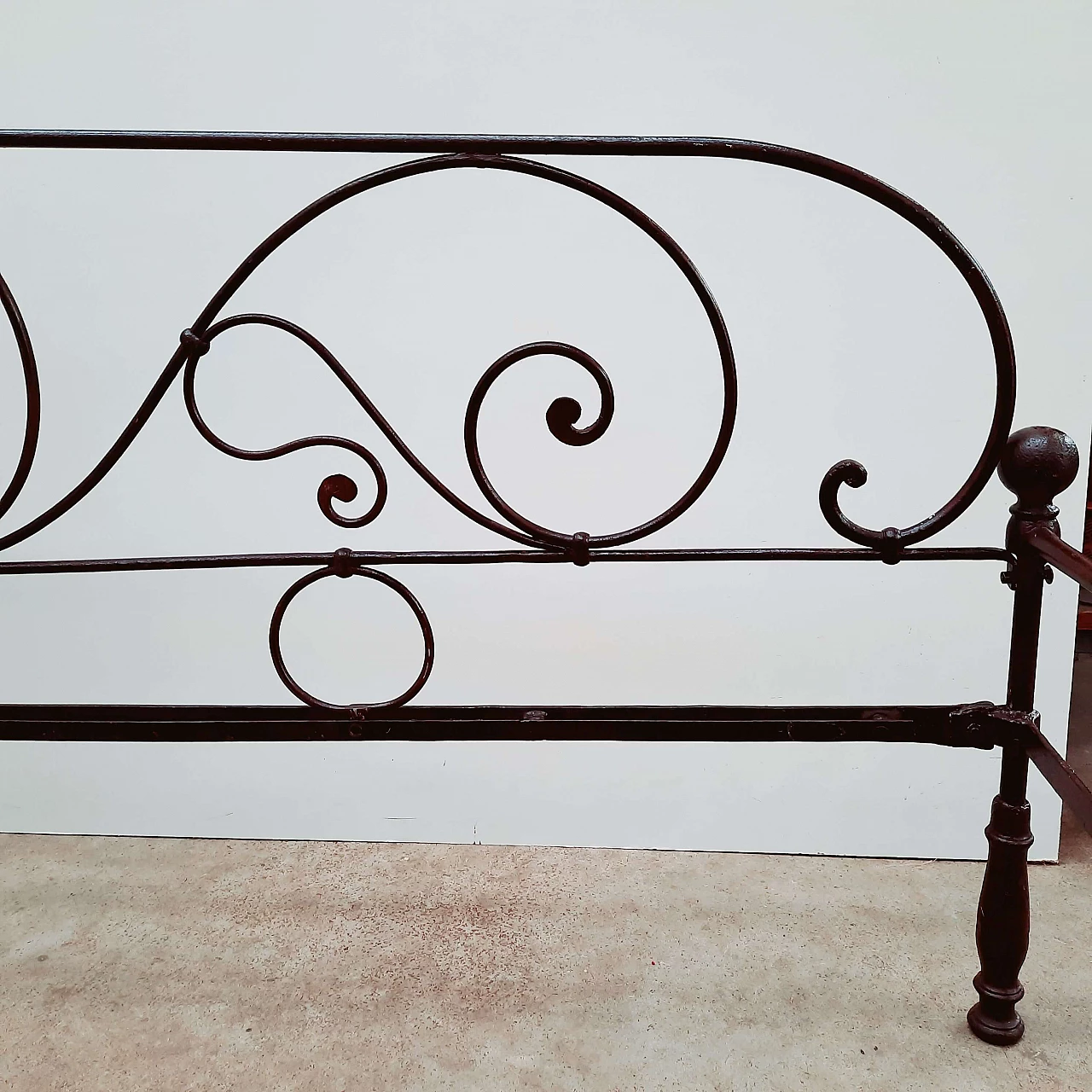 Wrought and cast iron dormeuse, 19th century 4