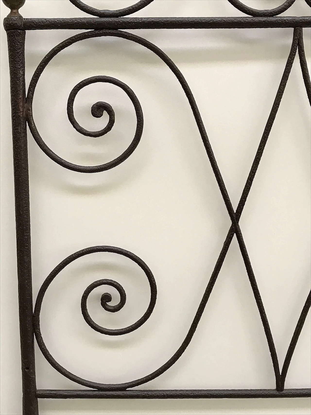 Wrought iron single bed, early 20th century 13