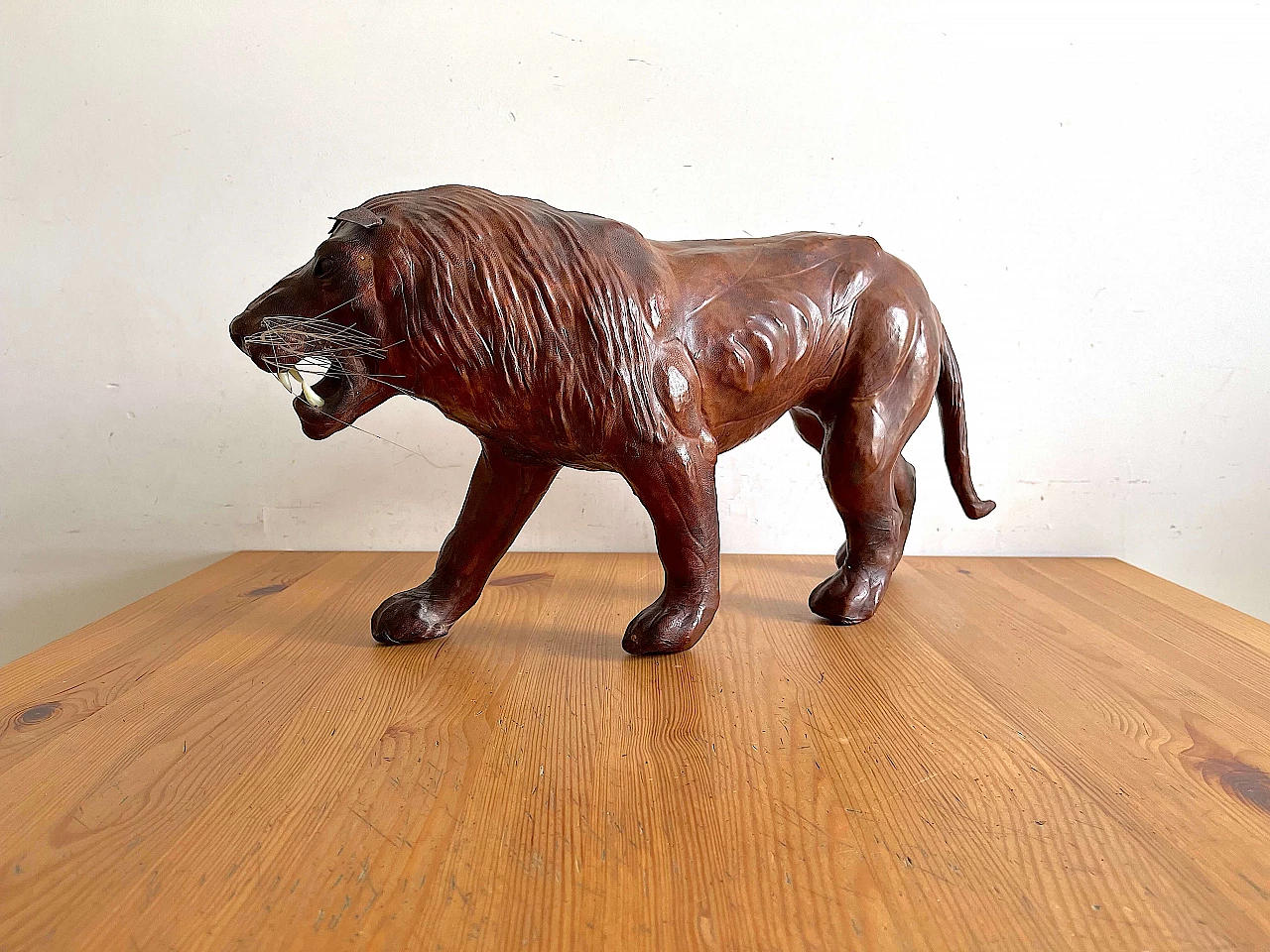 Leather sculpture of a lion, 1970s 3