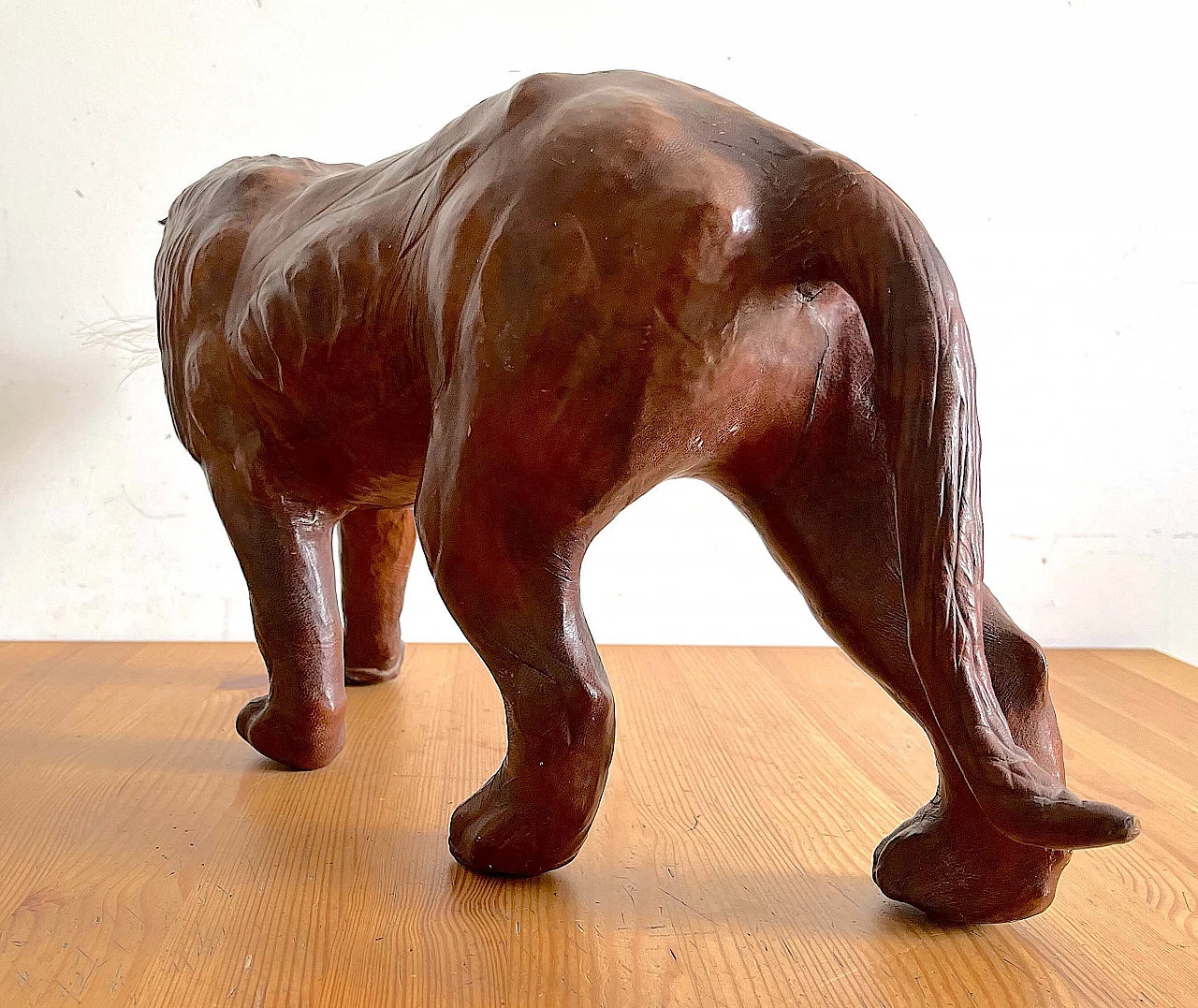 Leather sculpture of a lion, 1970s 6