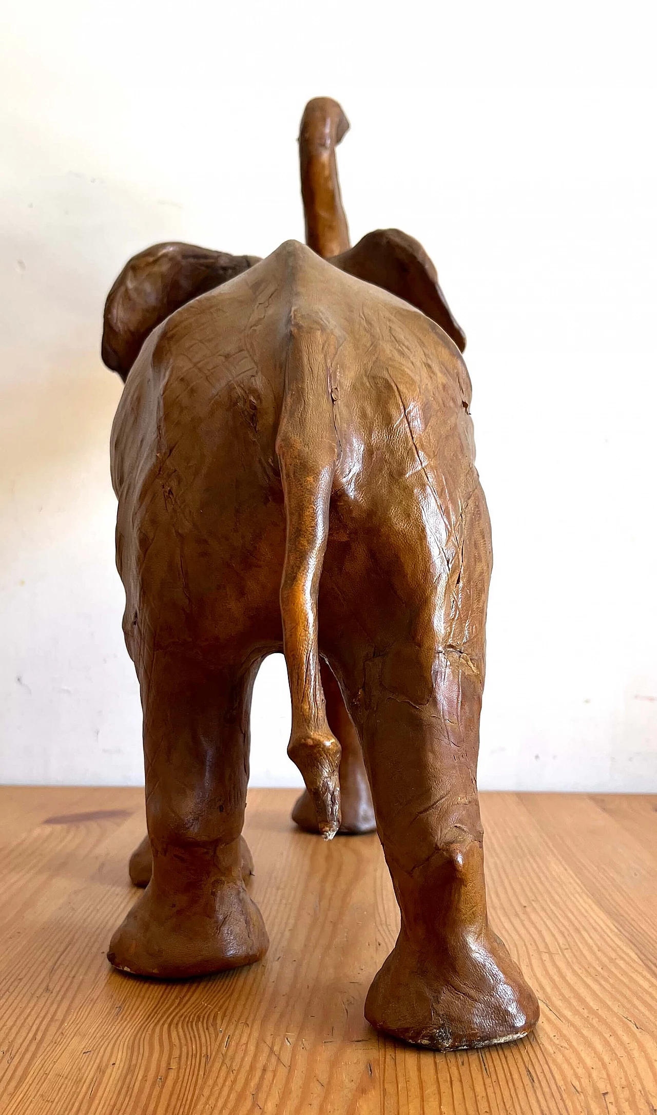 Scultura di elefante in pelle, anni '60 4