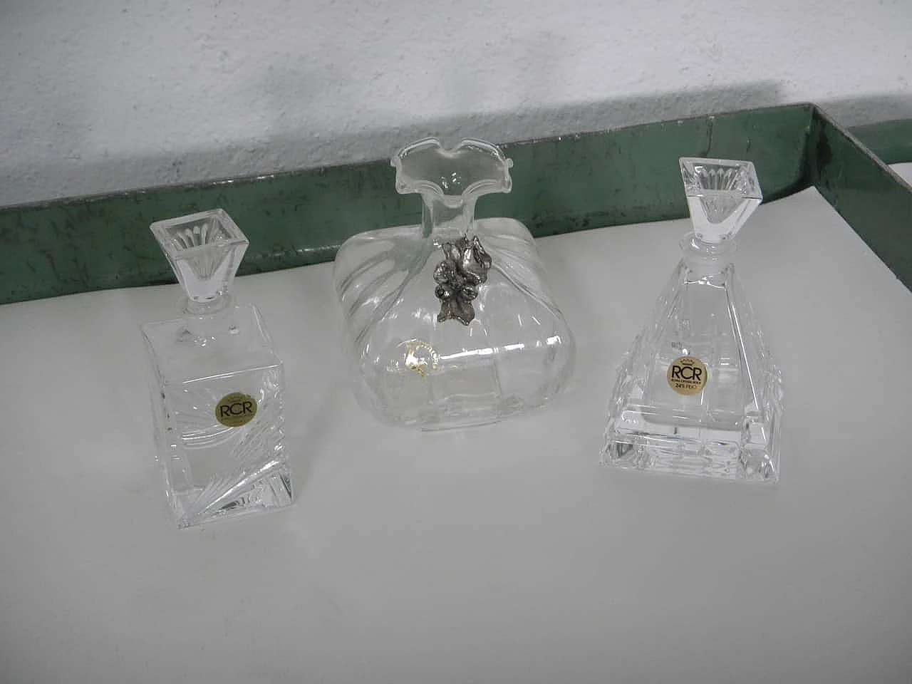 Coppia di boccette per profumo di RCR e vasetto in cristallo, anni '60 1