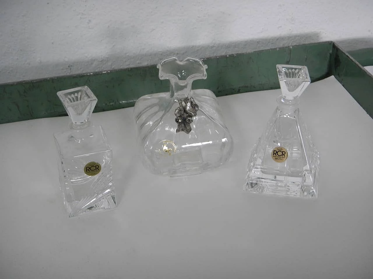 Coppia di boccette per profumo di RCR e vasetto in cristallo, anni '60 2