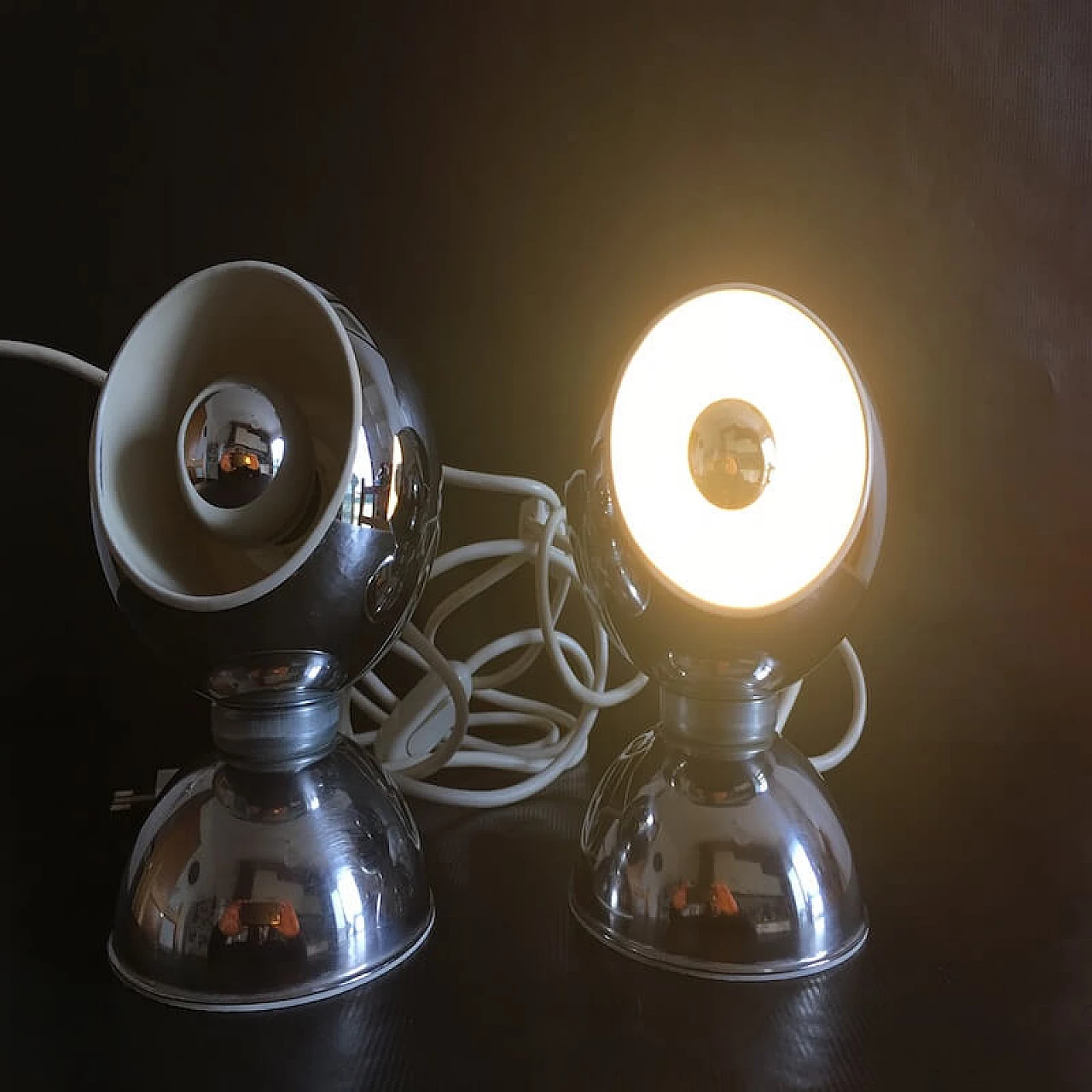 Coppia di lampade da tavolo magnetiche di Goffredo Reggiani, anni '70 3