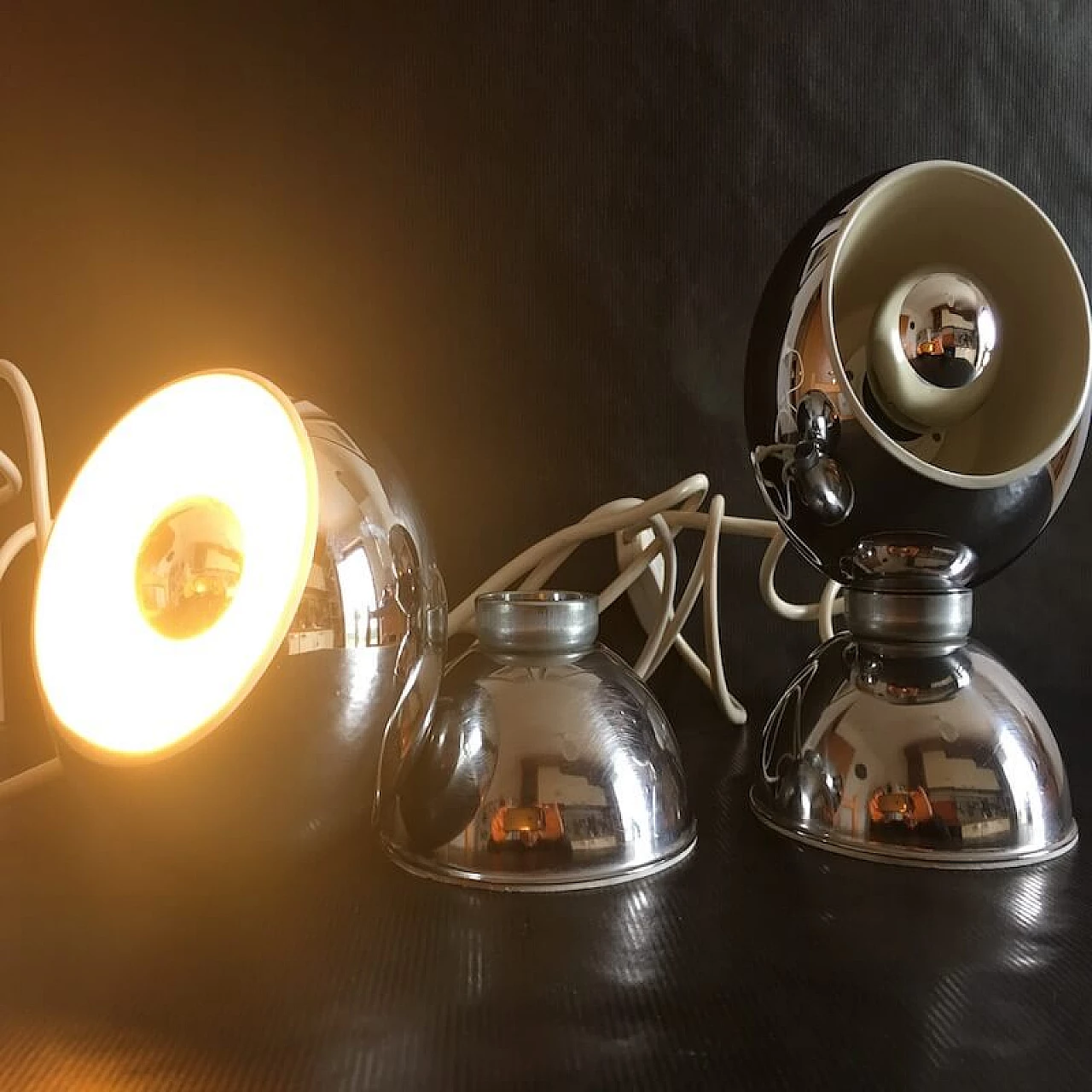 Coppia di lampade da tavolo magnetiche di Goffredo Reggiani, anni '70 5