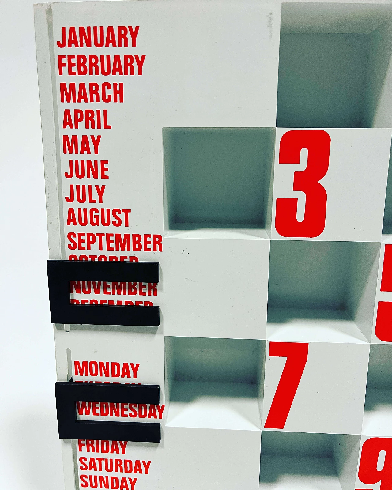Perpetual wall calendar in plastic, 1970s 5