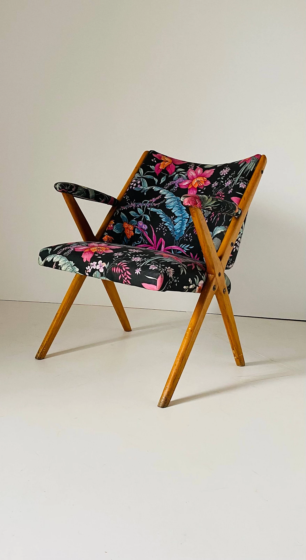 Armchair in solid beech and floral patterned fabric, 1960s 1