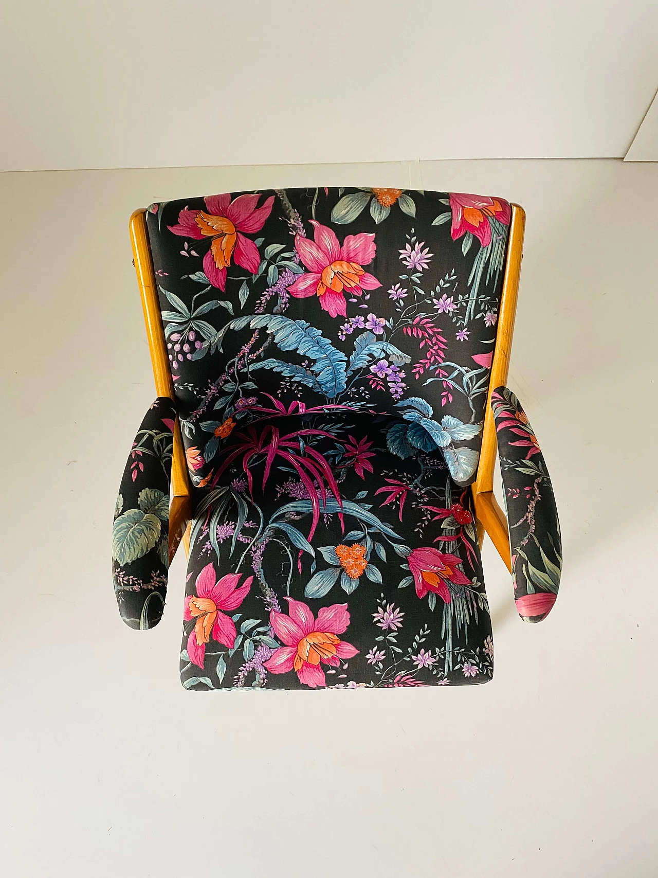 Armchair in solid beech and floral patterned fabric, 1960s 5