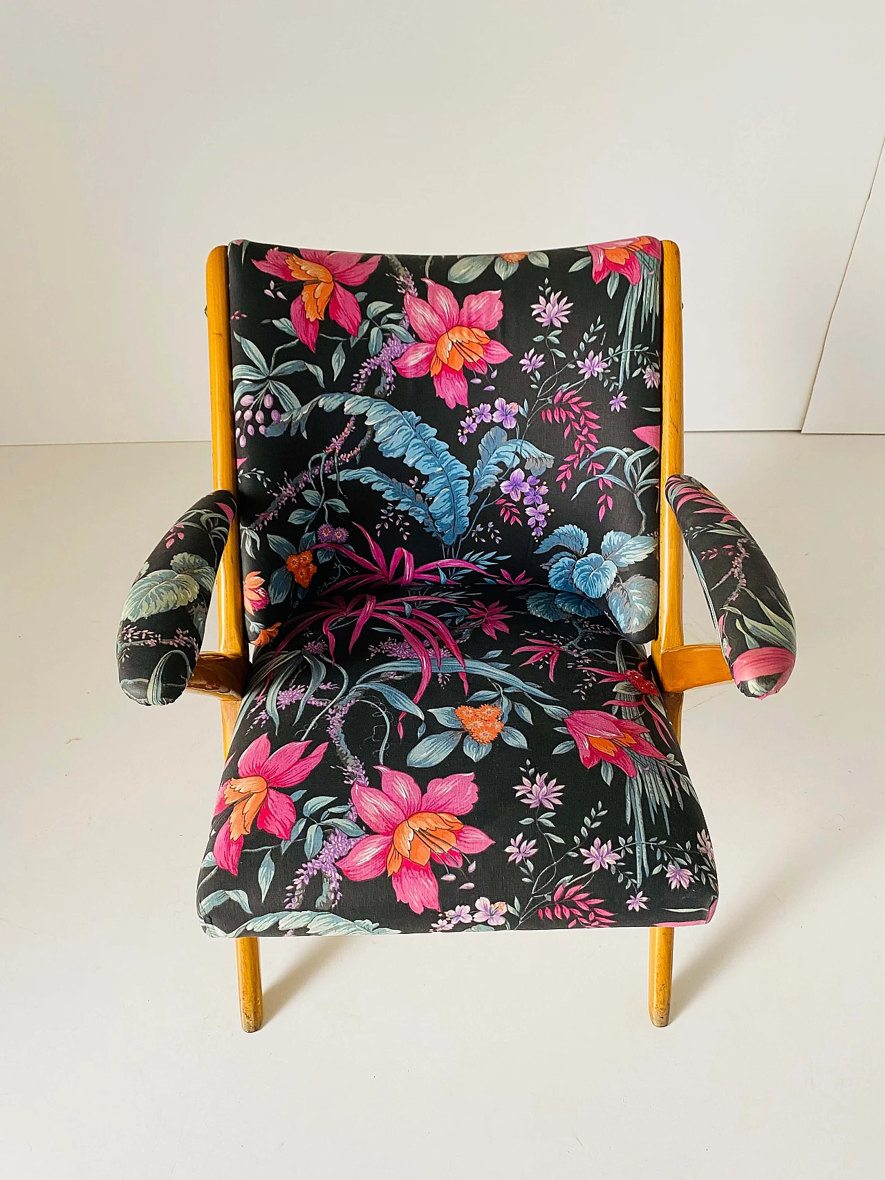 Armchair in solid beech and floral patterned fabric, 1960s 6