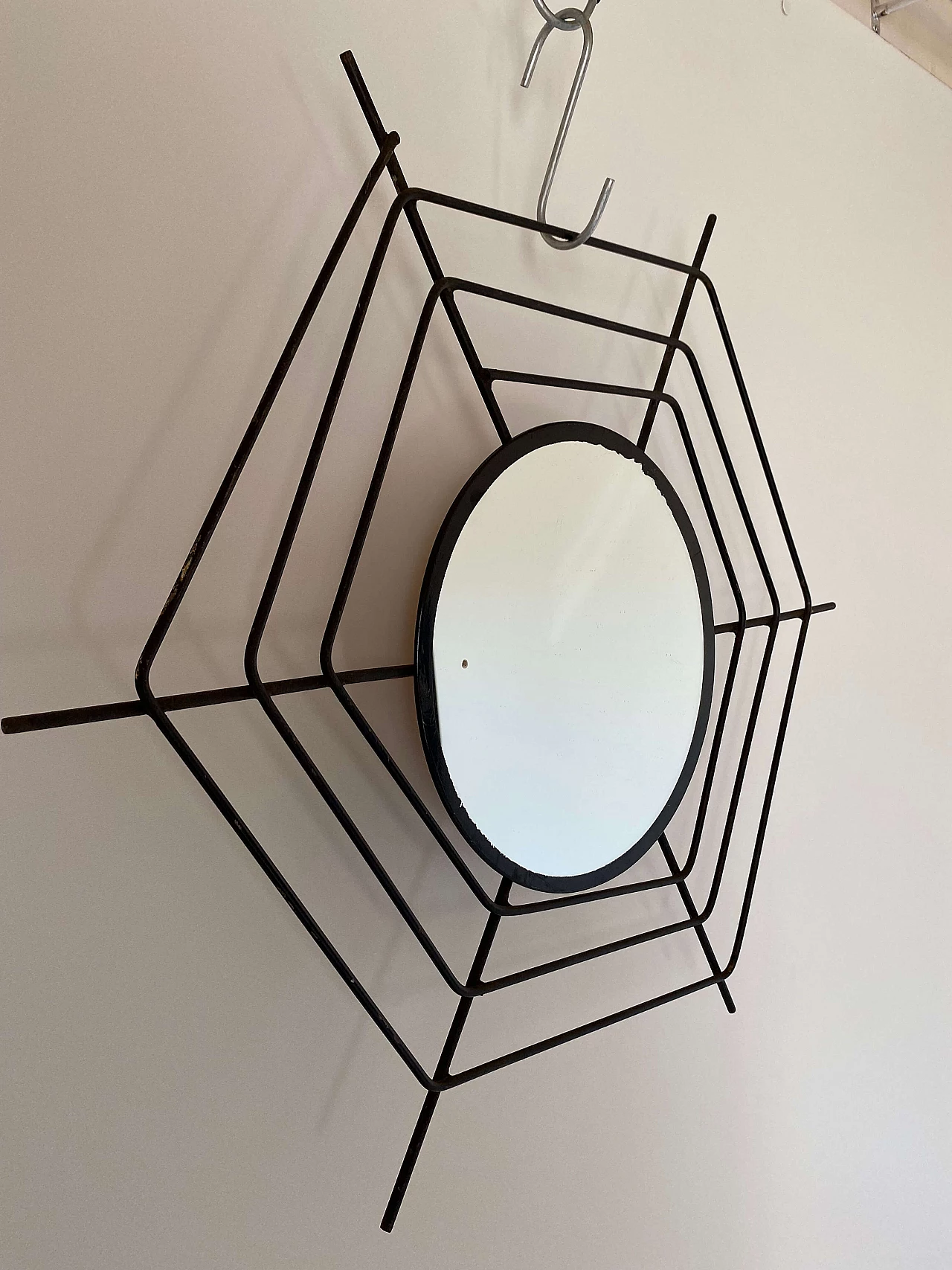 Specchio in tubolare nero a forma di ragnatela, anni '60 4