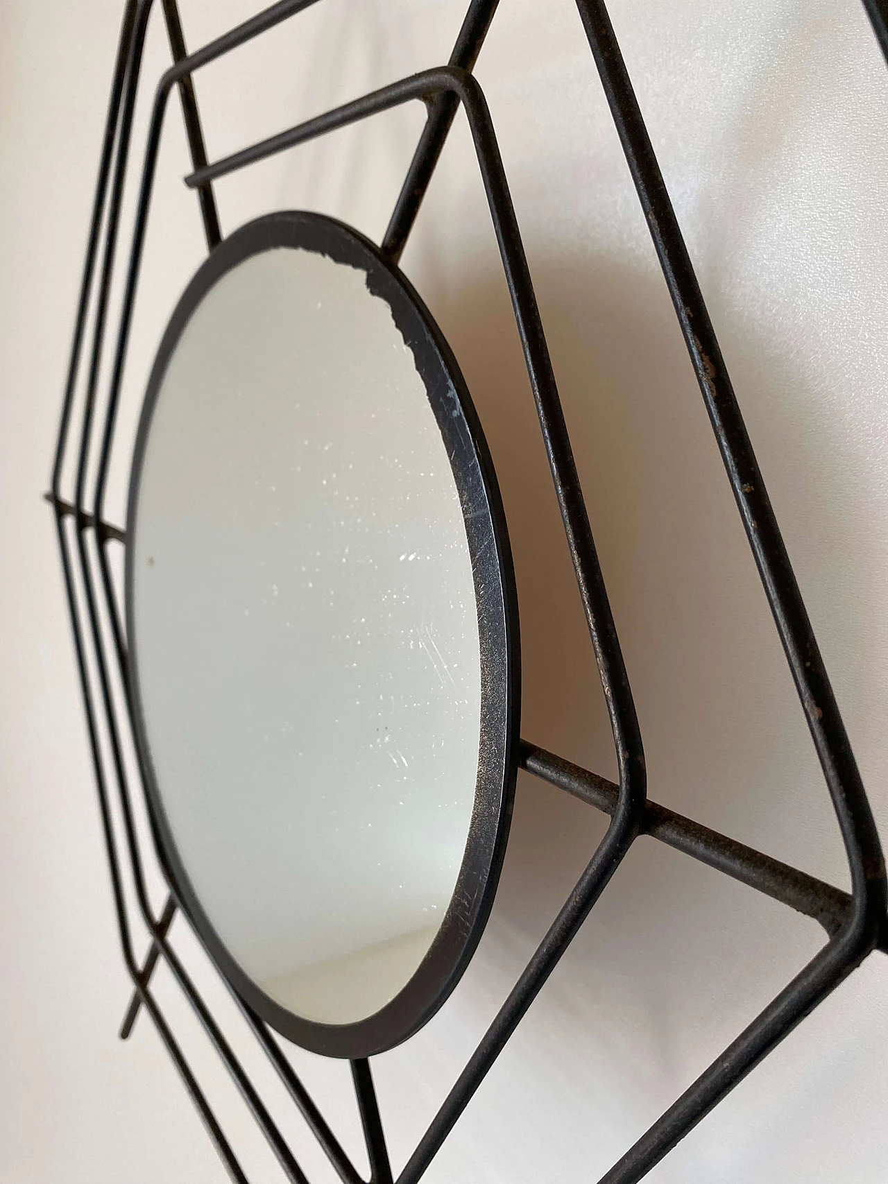 Specchio in tubolare nero a forma di ragnatela, anni '60 6