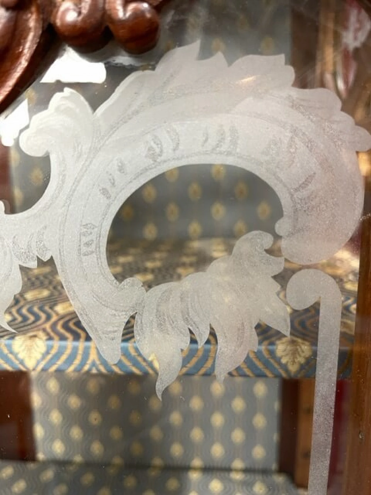 Two-door display case in carved walnut, early 20th century 10