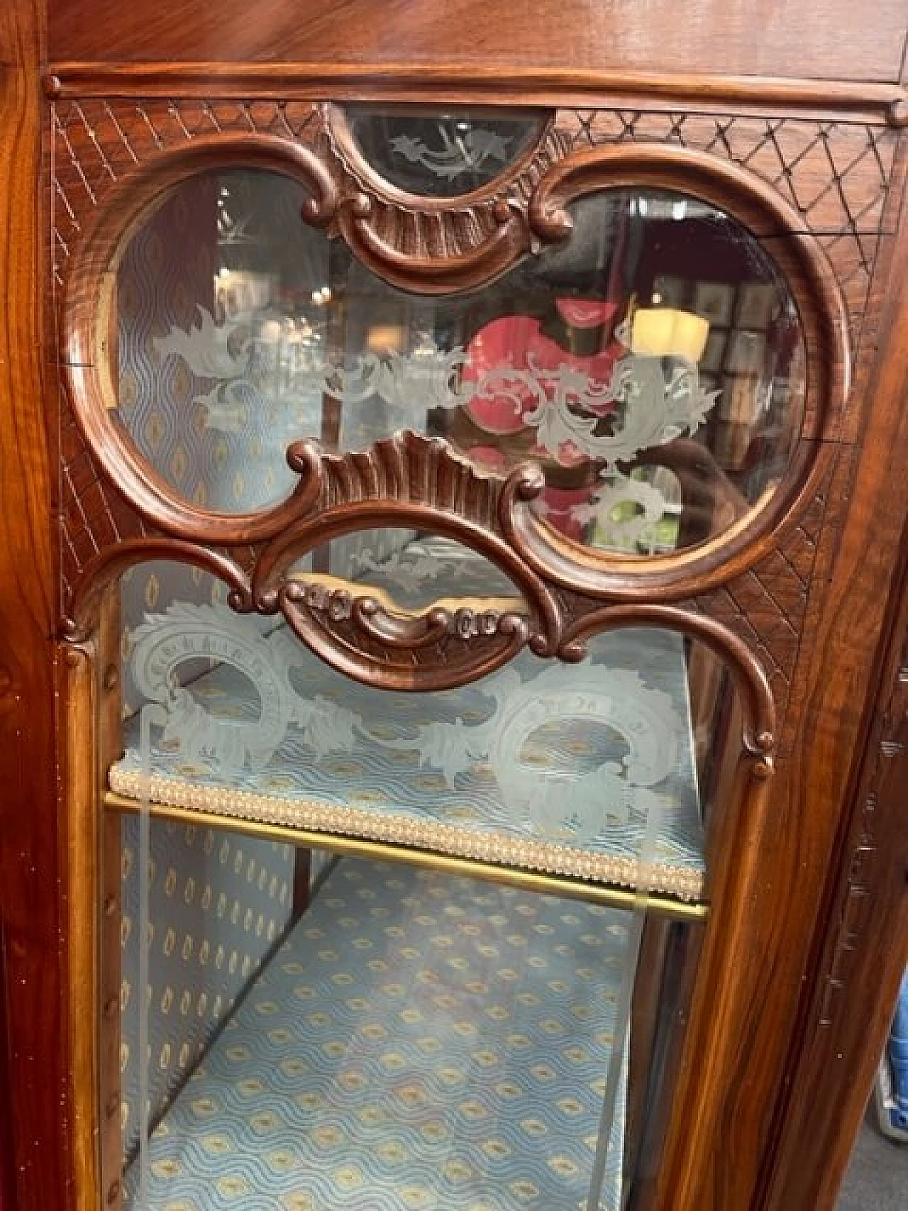 Two-door display case in carved walnut, early 20th century 13