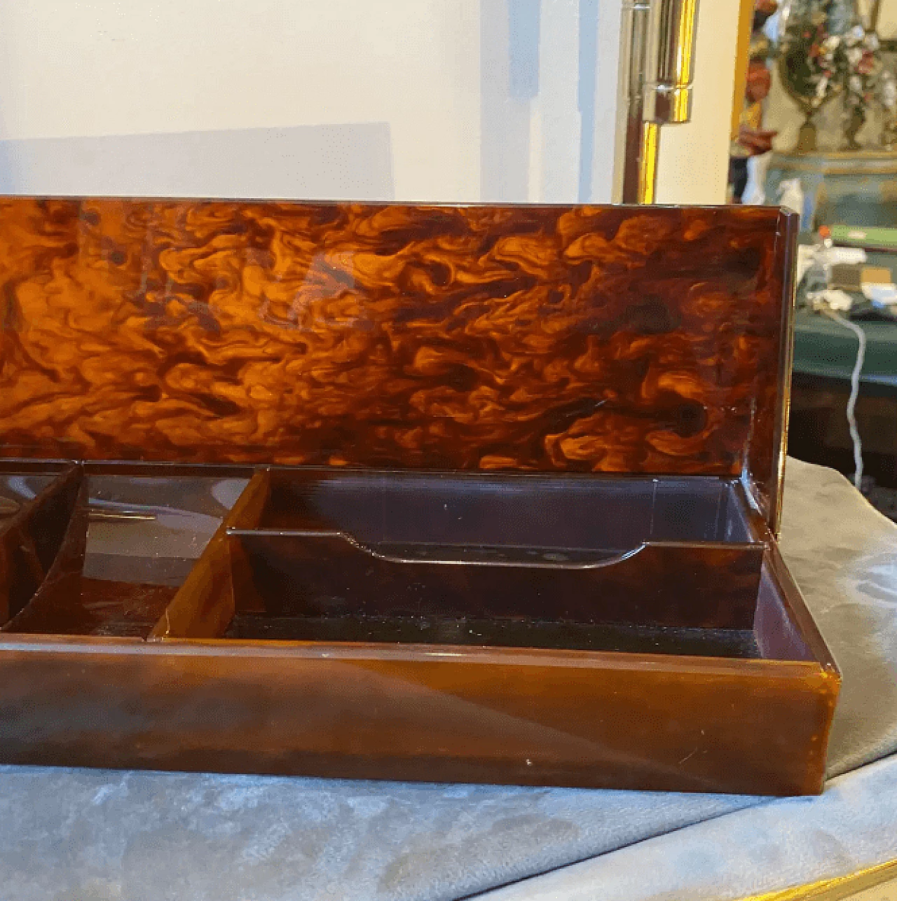 Lucite imitation tortoiseshell jewellery box, 1970s 5