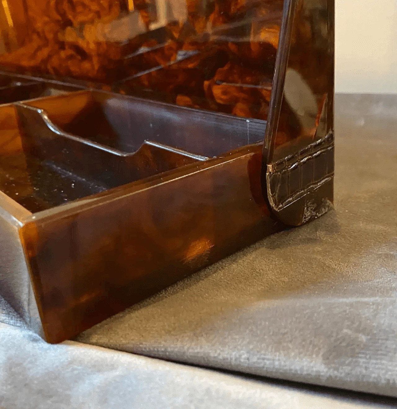 Lucite imitation tortoiseshell jewellery box, 1970s 6