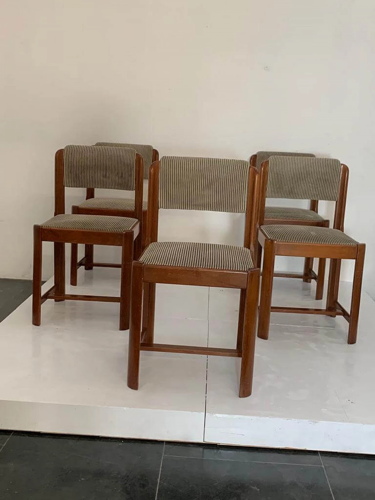 5 Walnut and beech chairs, 1970s 1