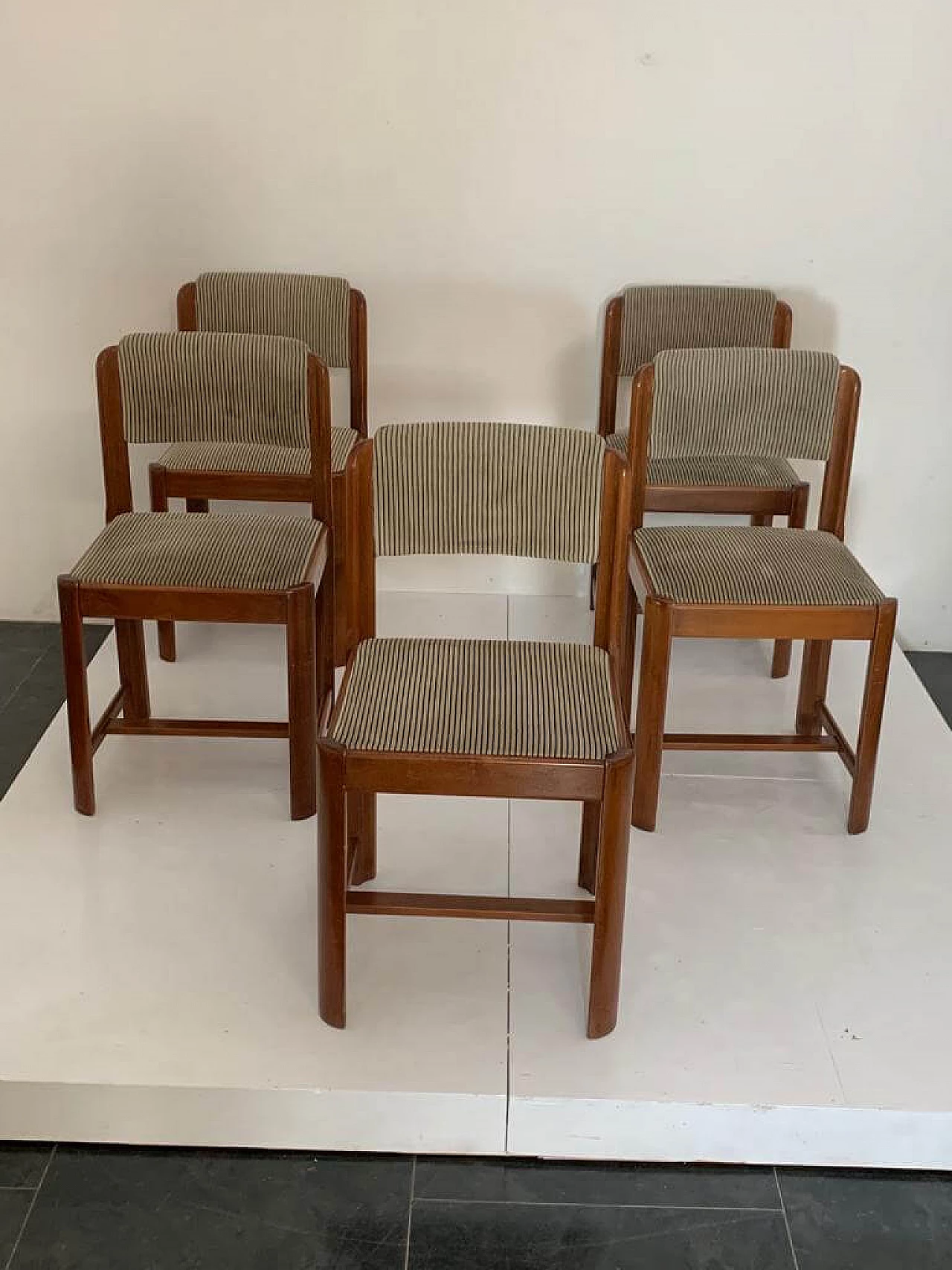 5 Walnut and beech chairs, 1970s 2