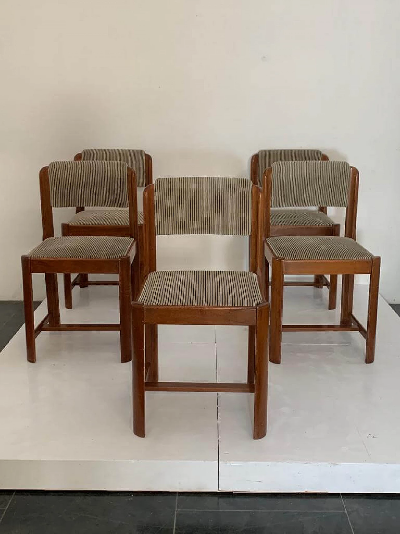 5 Walnut and beech chairs, 1970s 9