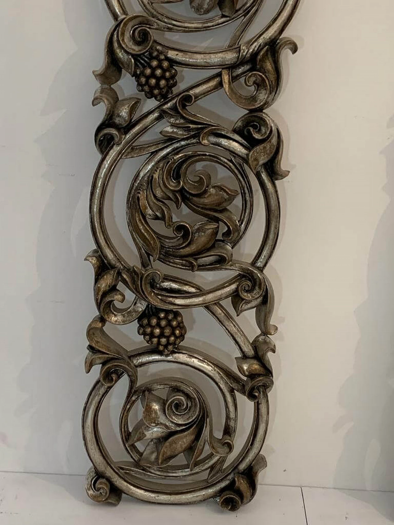 Pannello Barocco in resina intagliata con foglie metalliche, anni '90 7