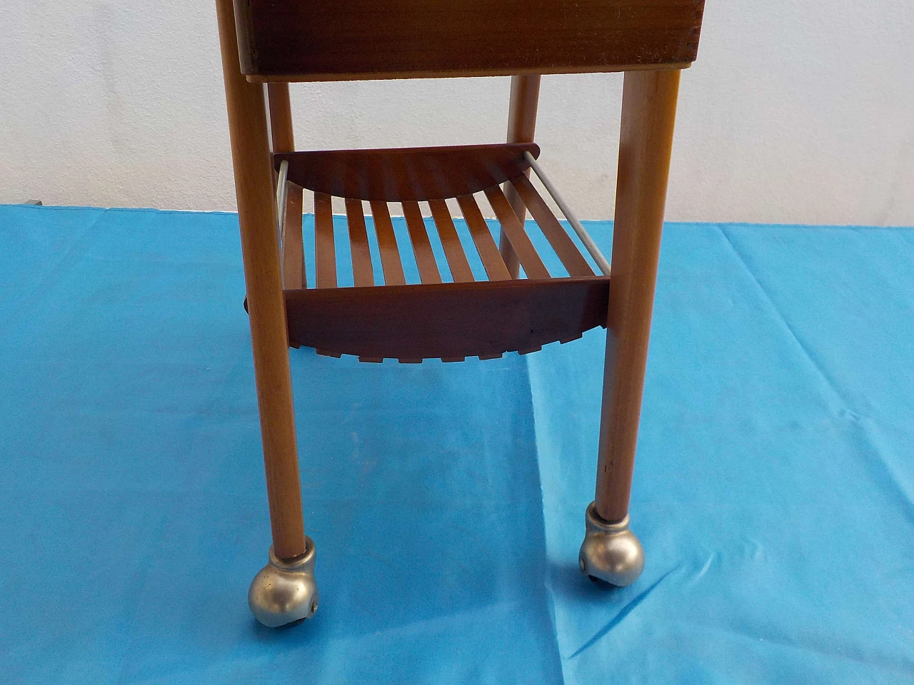 Carrello da cucito in noce, anni '60 13