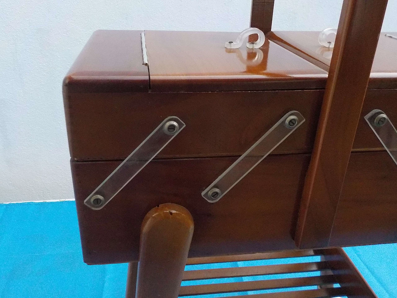 Carrello da cucito in noce, anni '60 15