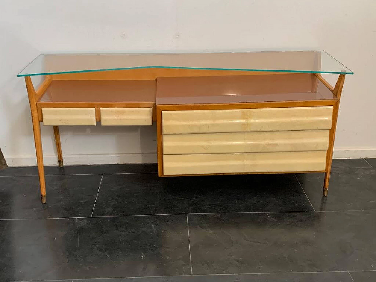 Maple, parchment and glass chest of drawers attributed to Silvio Cavatorta, 1950s 1