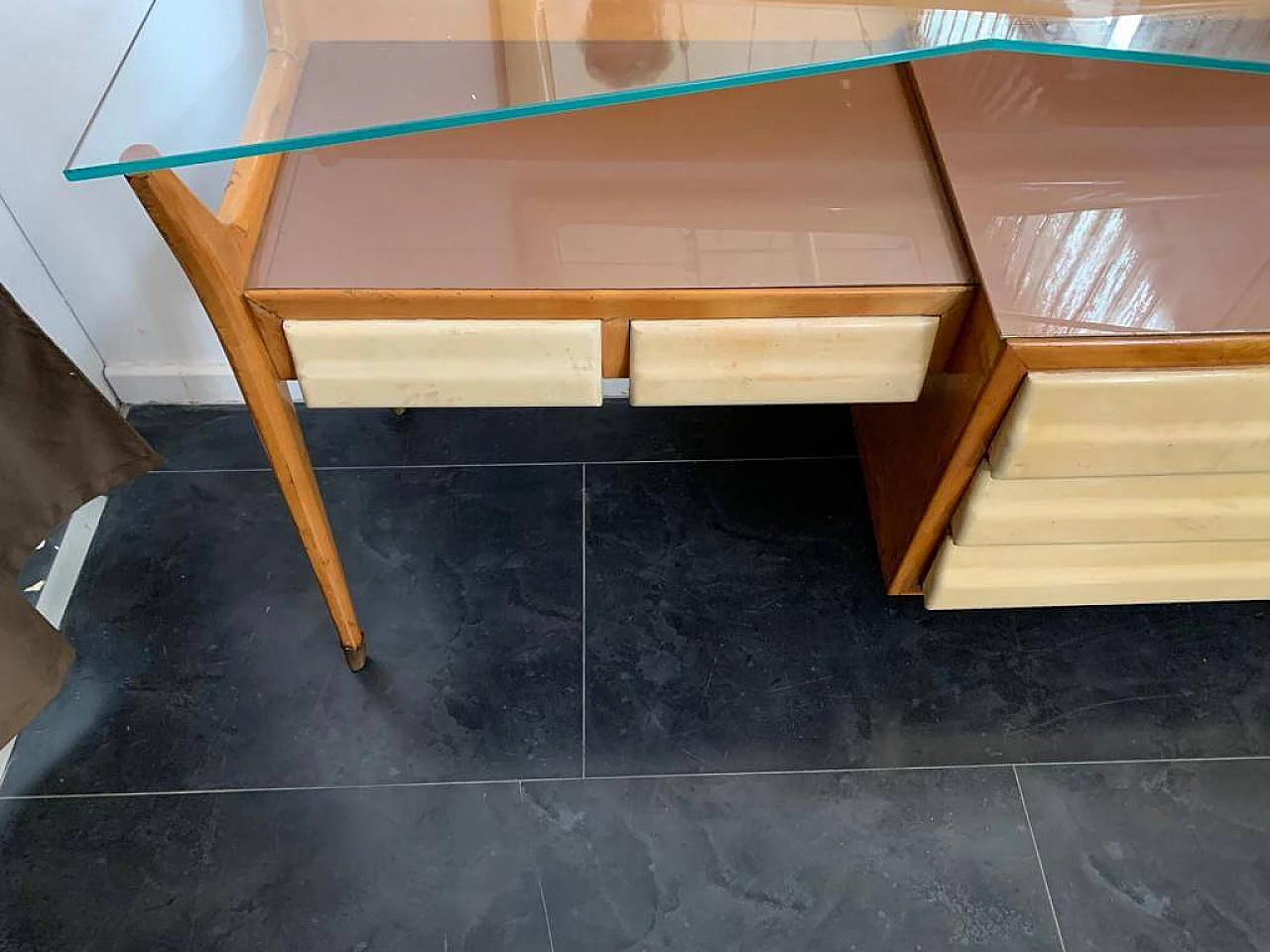 Maple, parchment and glass chest of drawers and mirror attributed to Silvio Cavatorta, 1950s 10