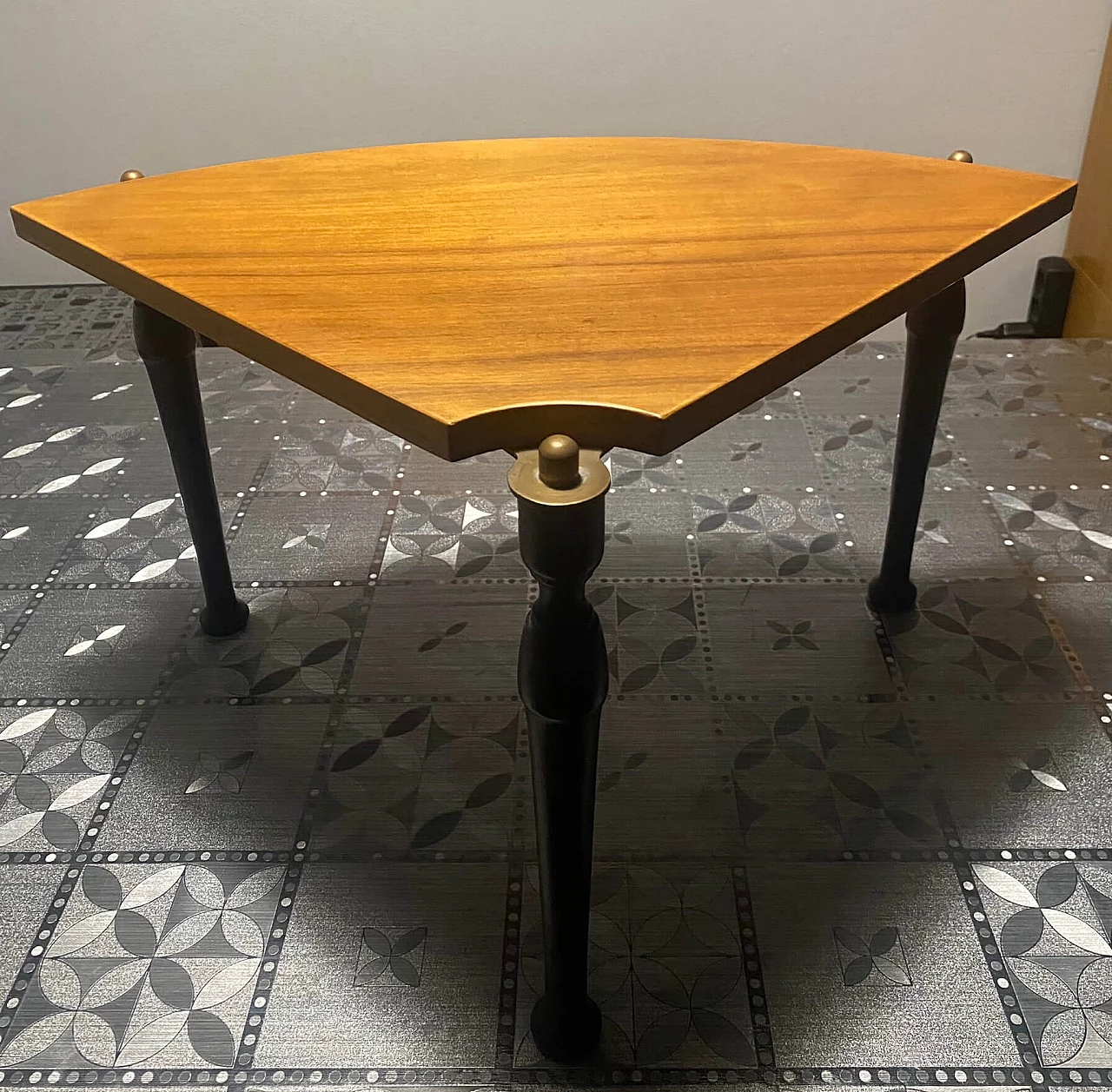 Round modular teak coffee table, 1960s 8