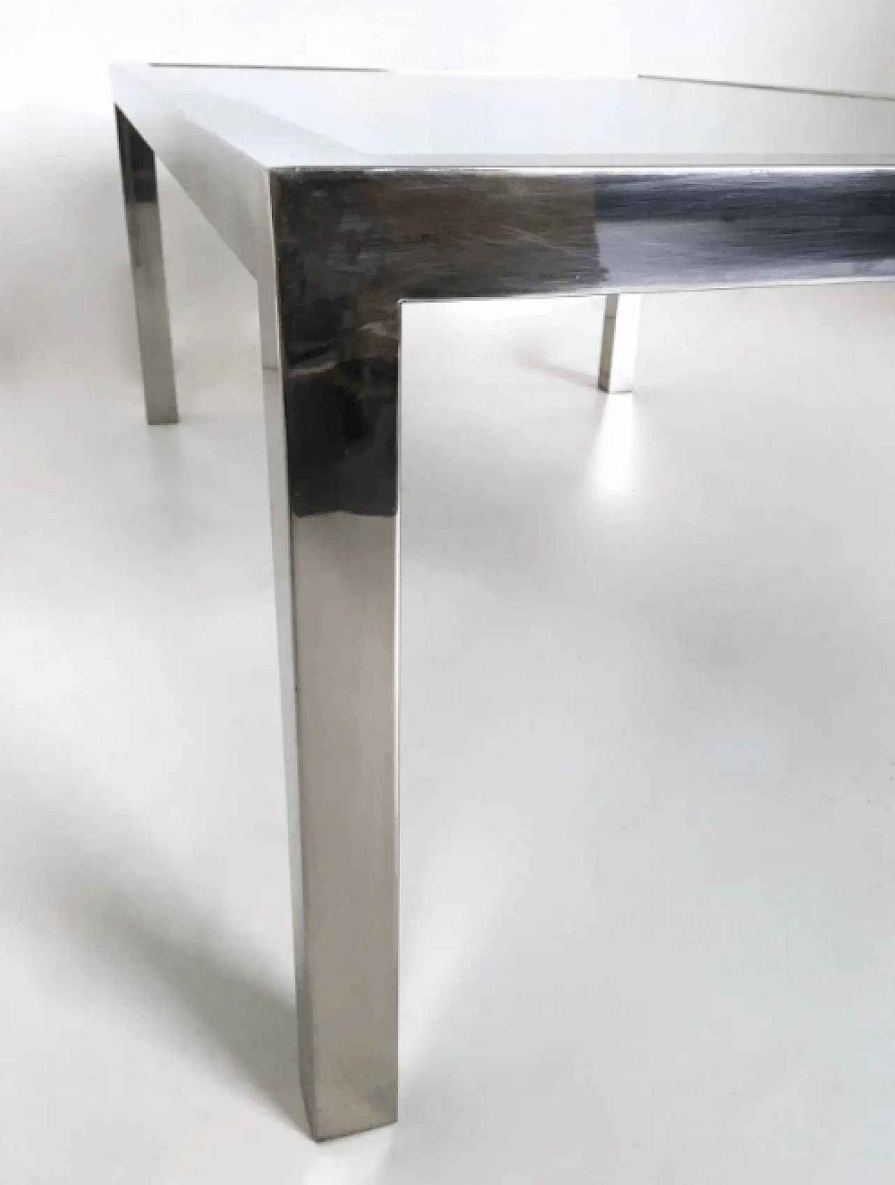 Tavolino in acciaio nello stile di Nanda Vigo con piano a specchio, anni '70 7