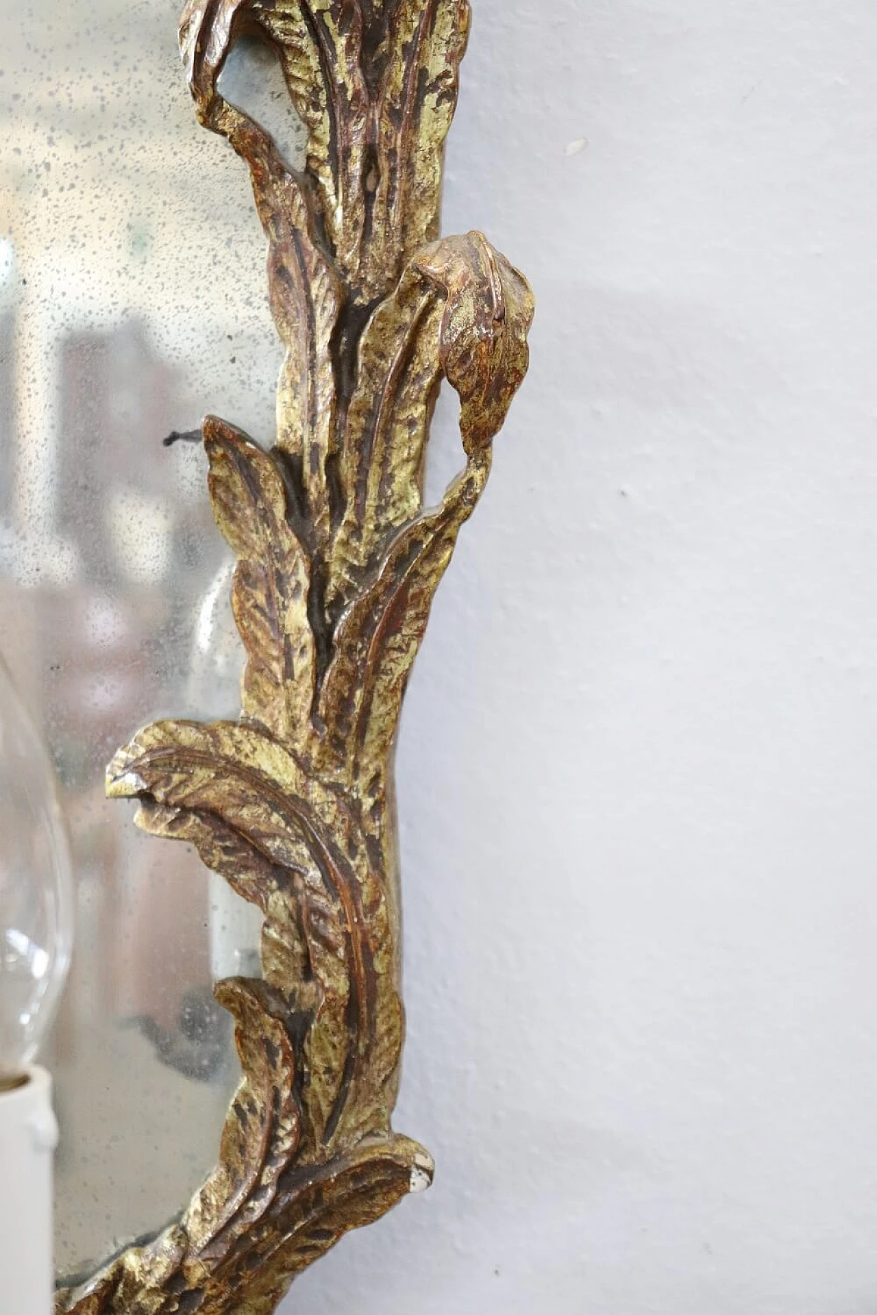Coppia di applique con specchio in legno dorato, anni '20 7