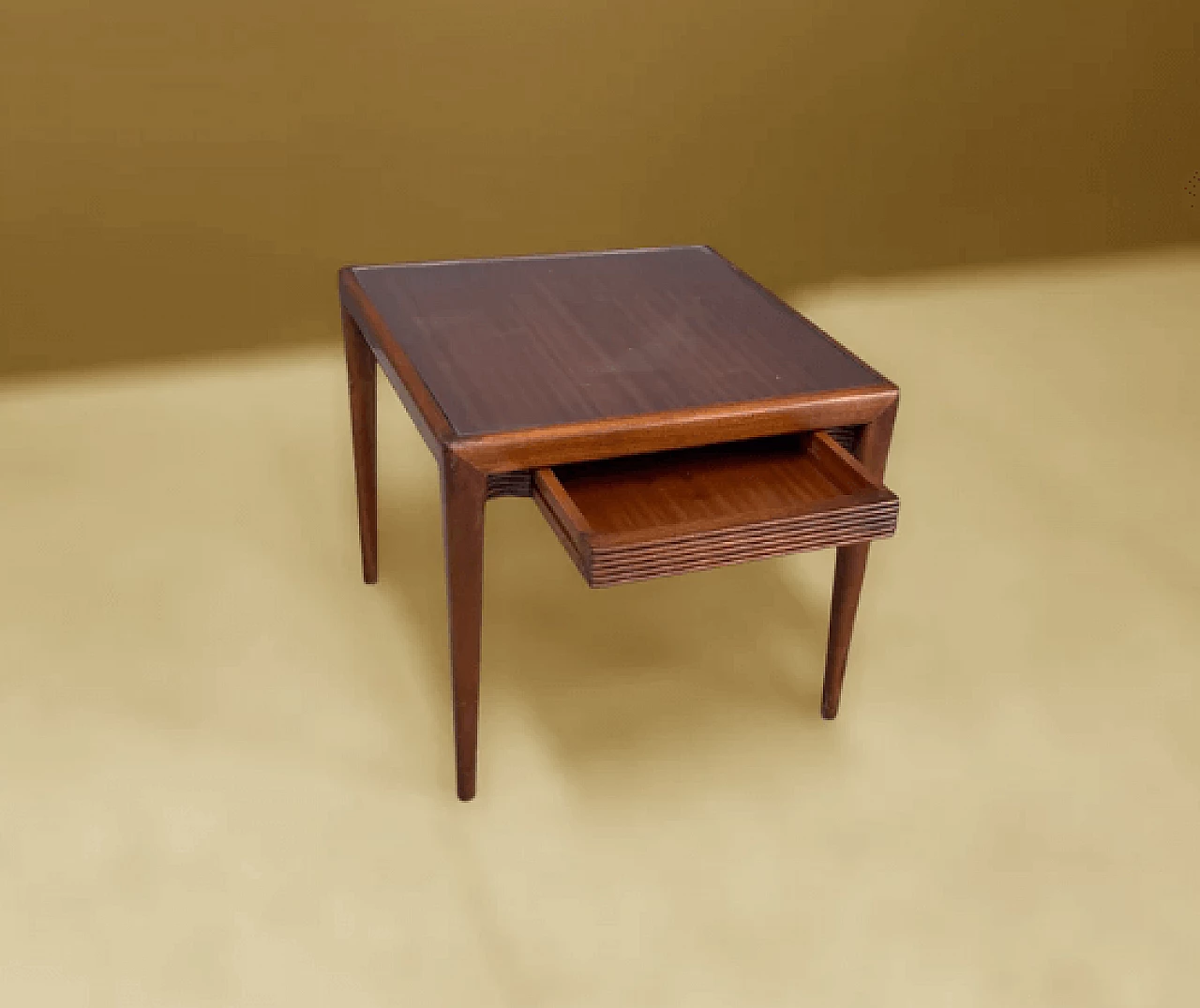 Coppia di tavolini da caffè in legno di Osvaldo Borsani, anni '50 3