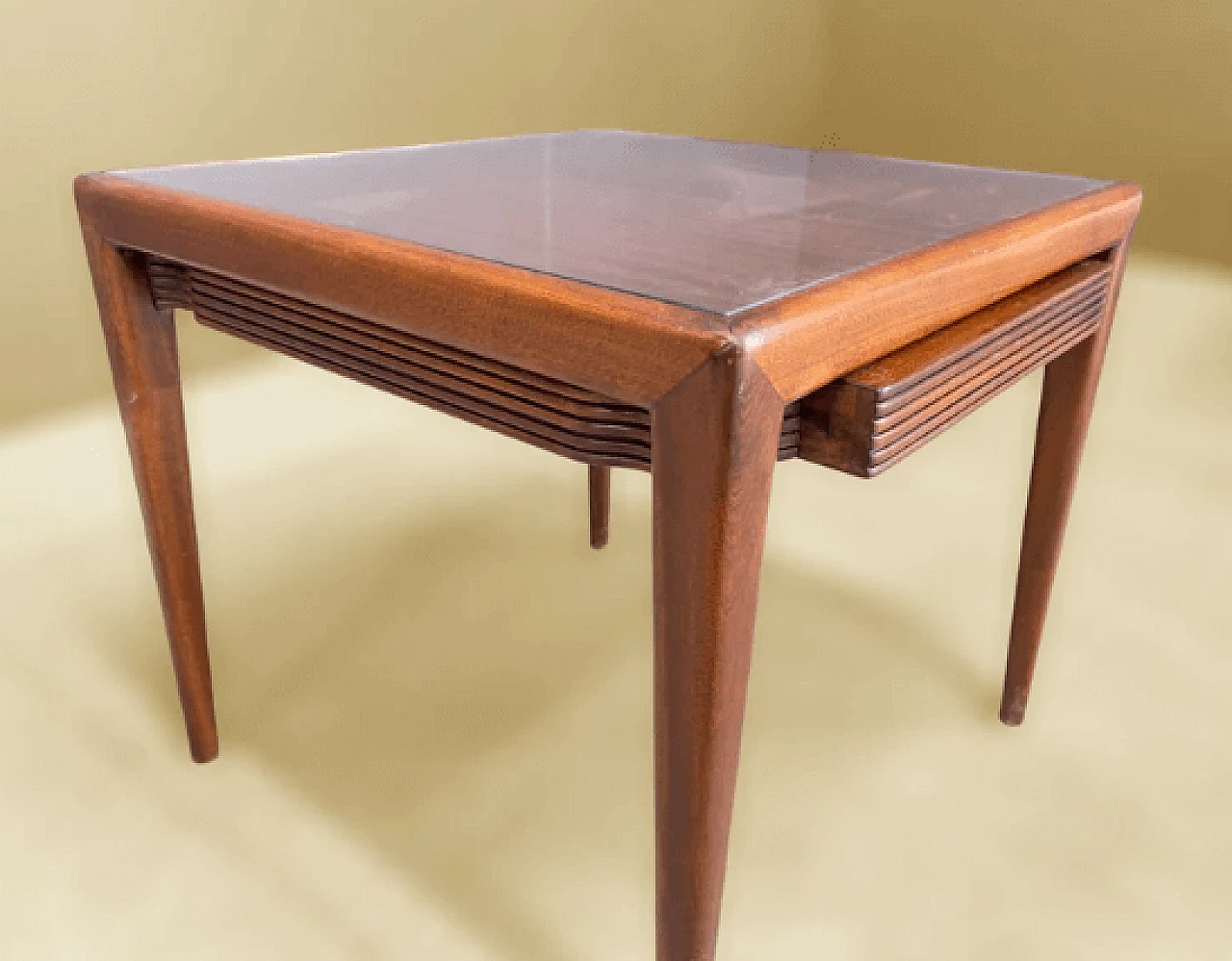 Coppia di tavolini da caffè in legno di Osvaldo Borsani, anni '50 4