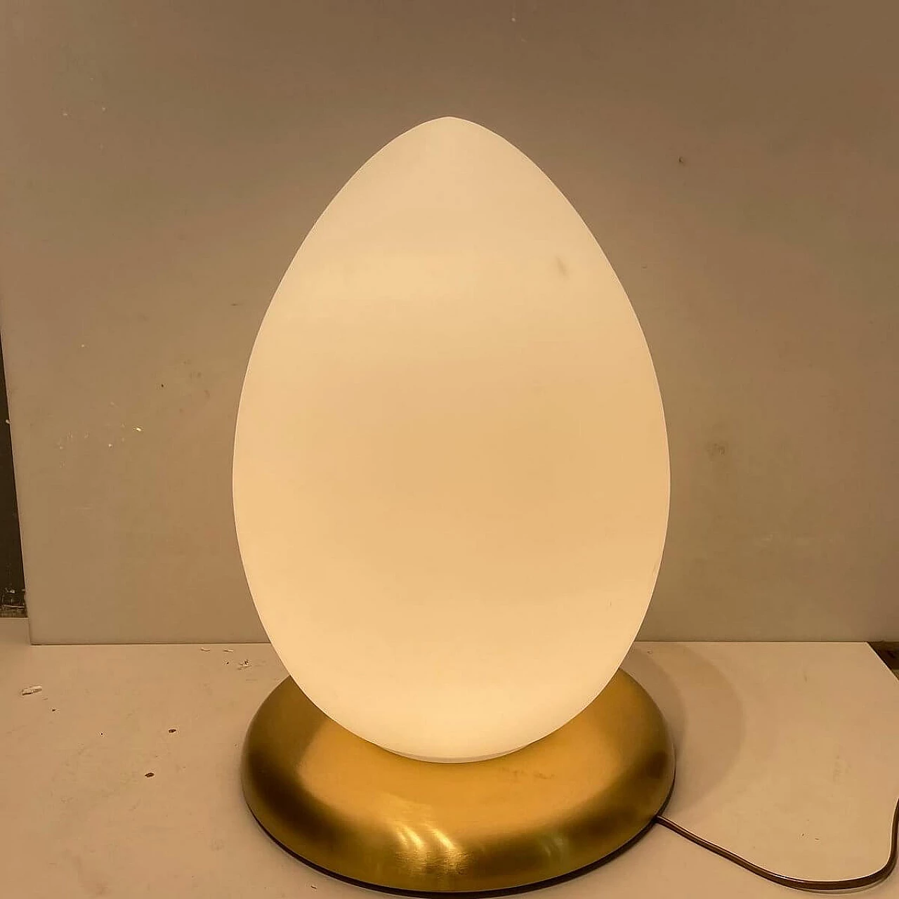 Coppia di lampade uovo in vetro con base in ottone, anni '80 2