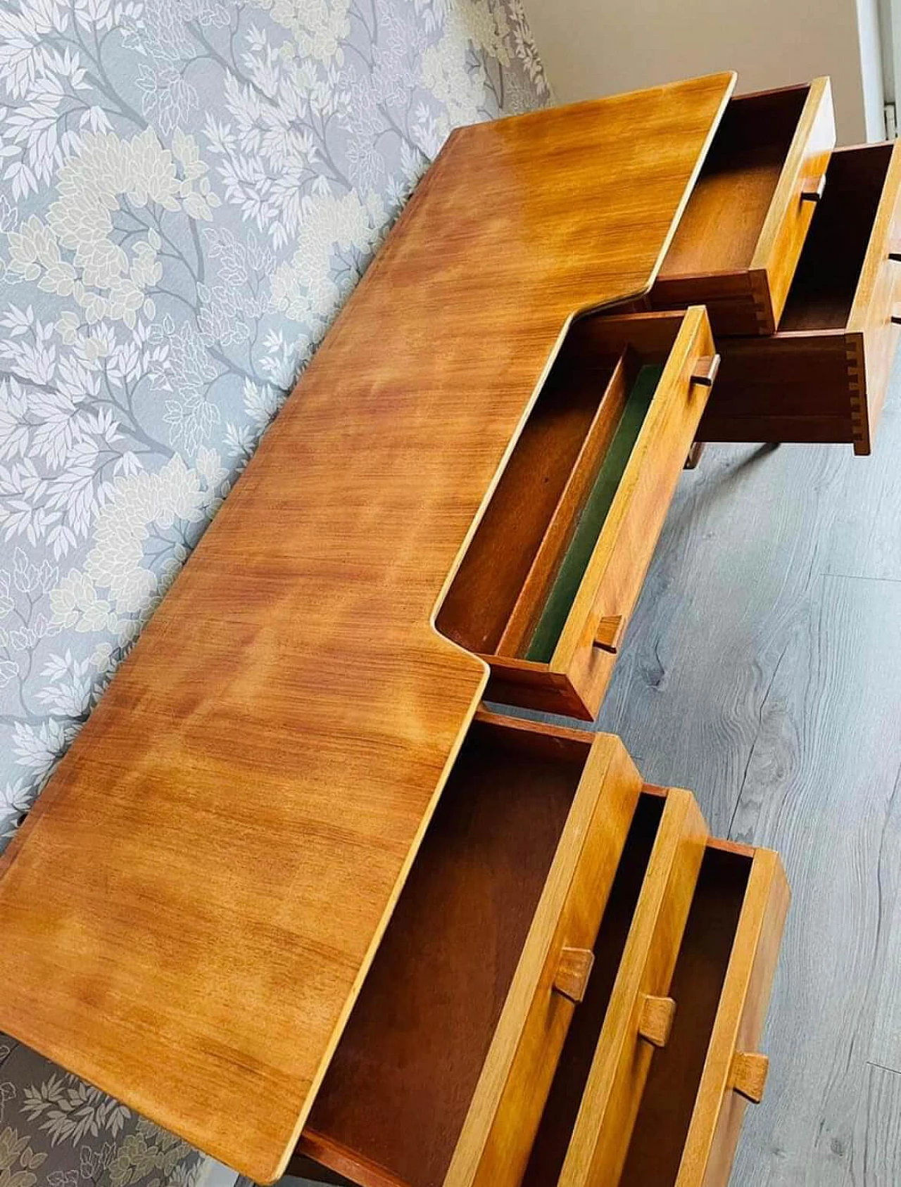 Scrivania inglese in teak con cassetti, anni '50 4