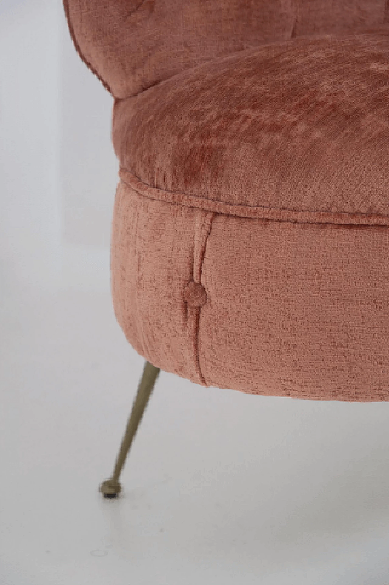 Pink damask fabric capitonné sofa, 1950s 15