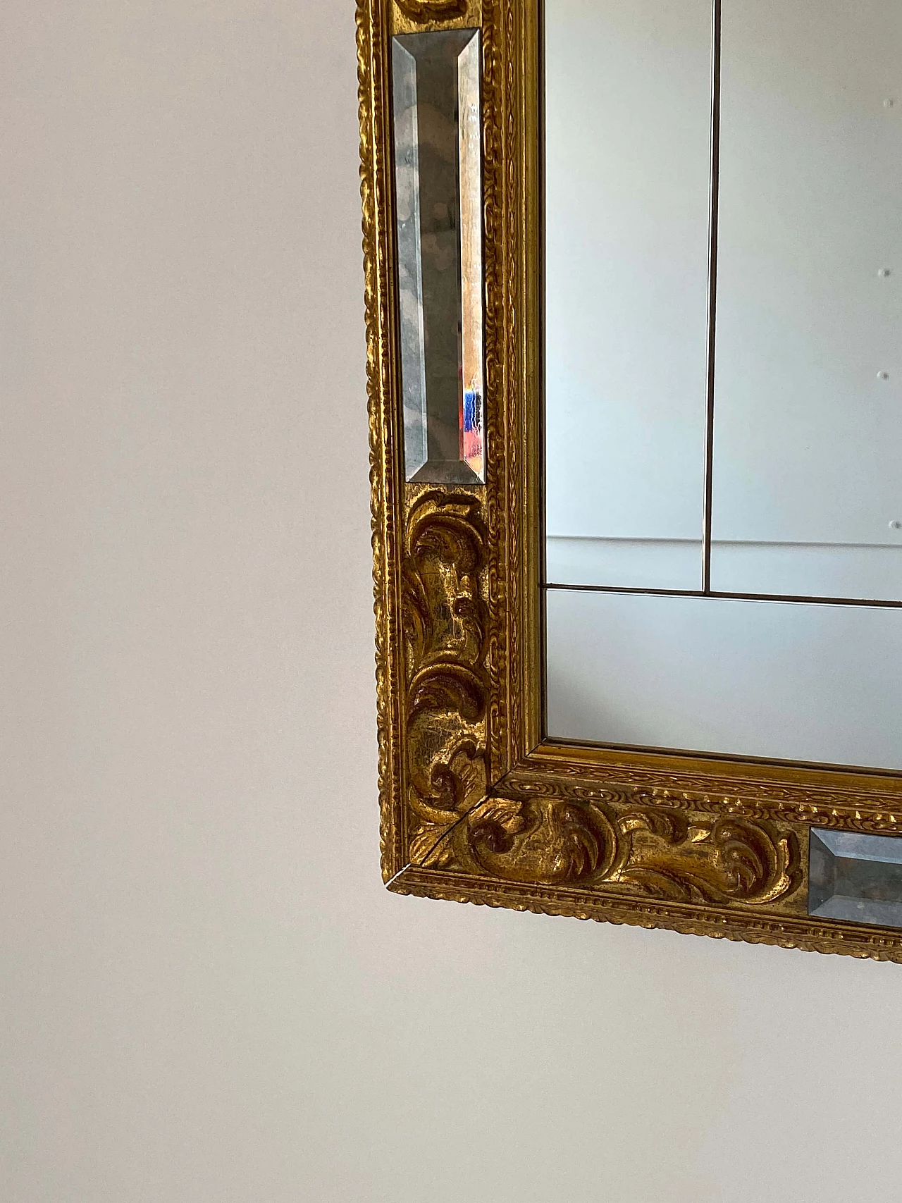 Specchio con cornice in legno dorato, anni '50 2