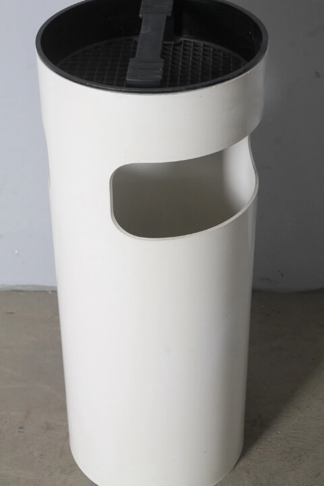 Porta ombrelli con piano posacenere di Gino Colombini per Kartell, anni '70 2