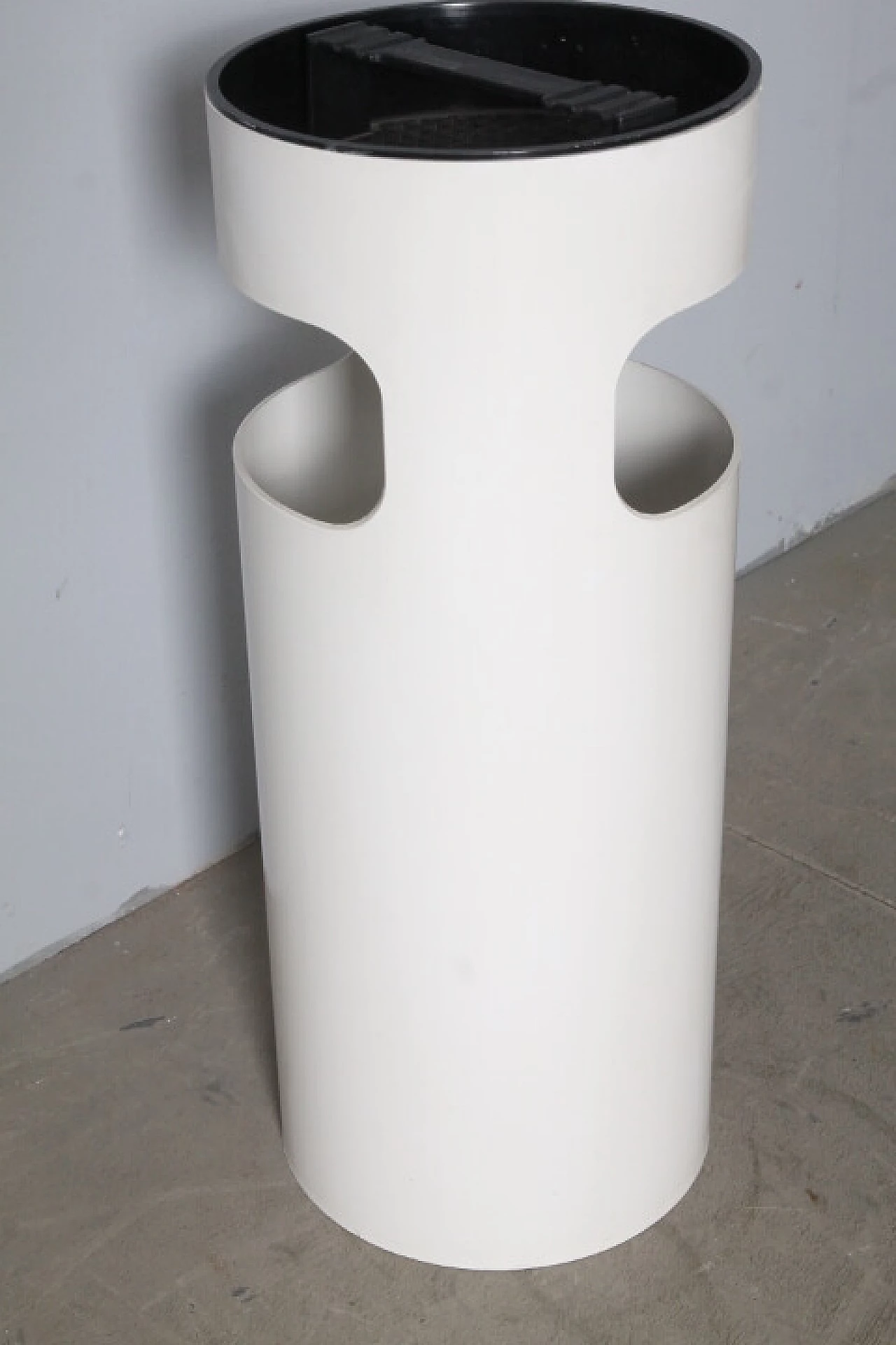 Umbrella stand with ashtray top by Gino Colombini for Kartell, 1970s 4