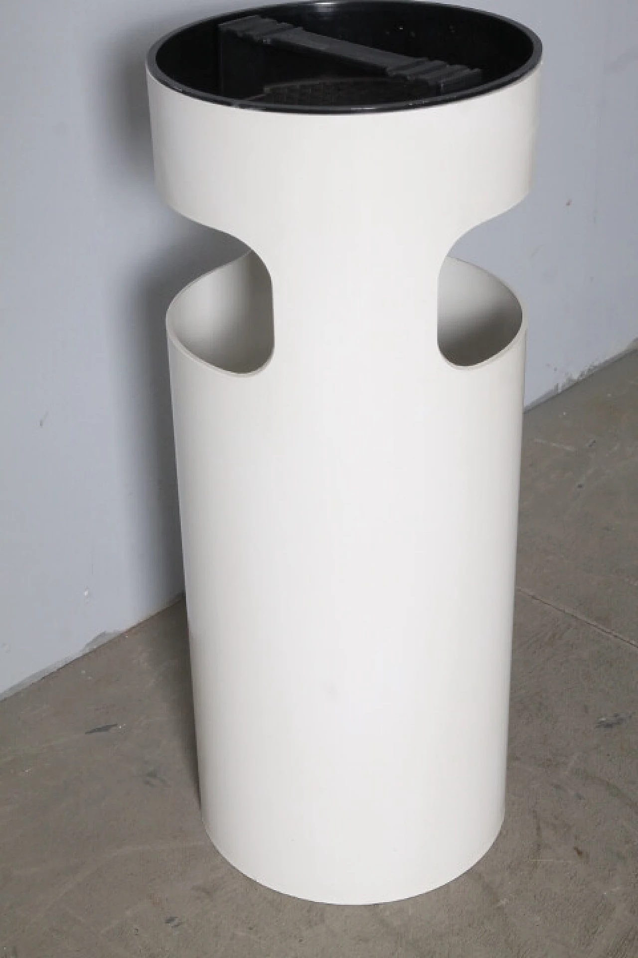 Porta ombrelli con piano posacenere di Gino Colombini per Kartell, anni '70 4