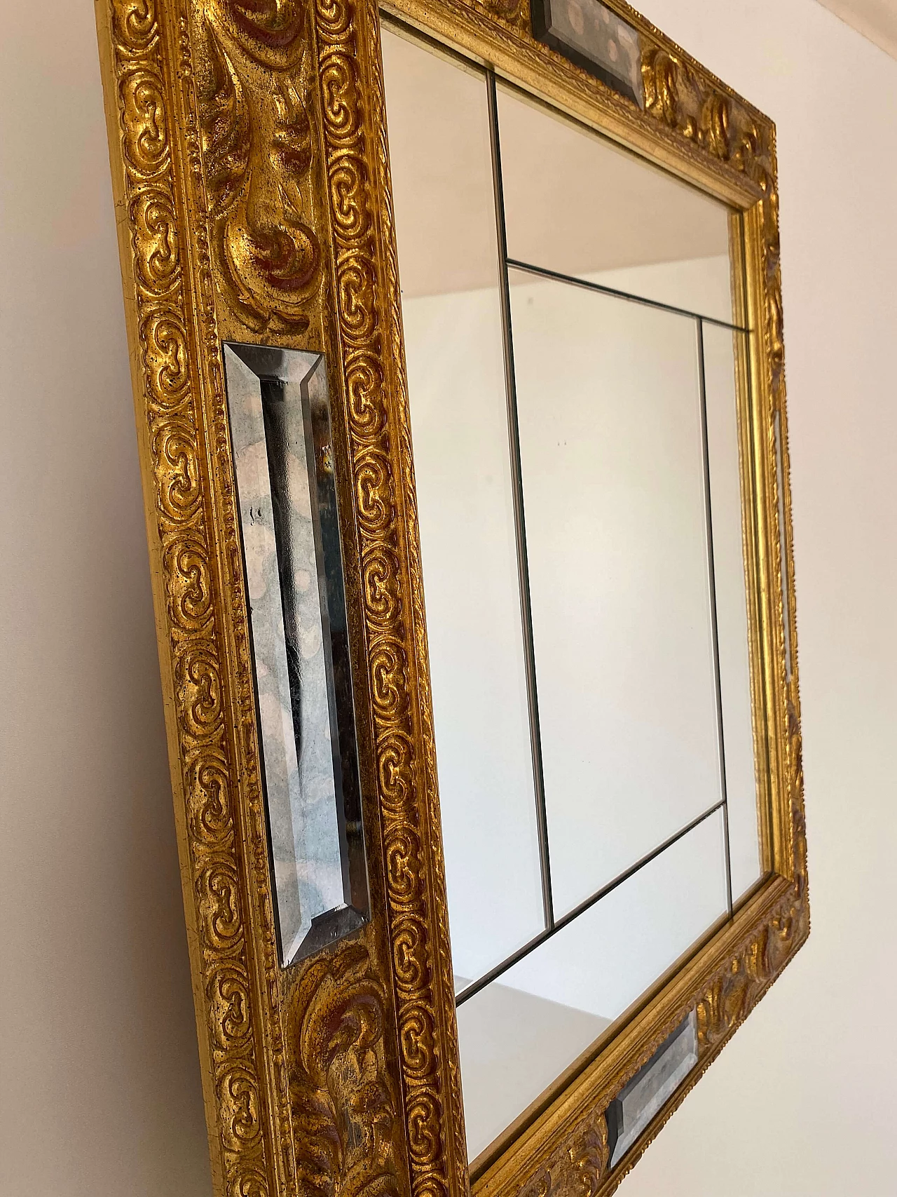 Specchio con cornice in legno dorato, anni '50 7