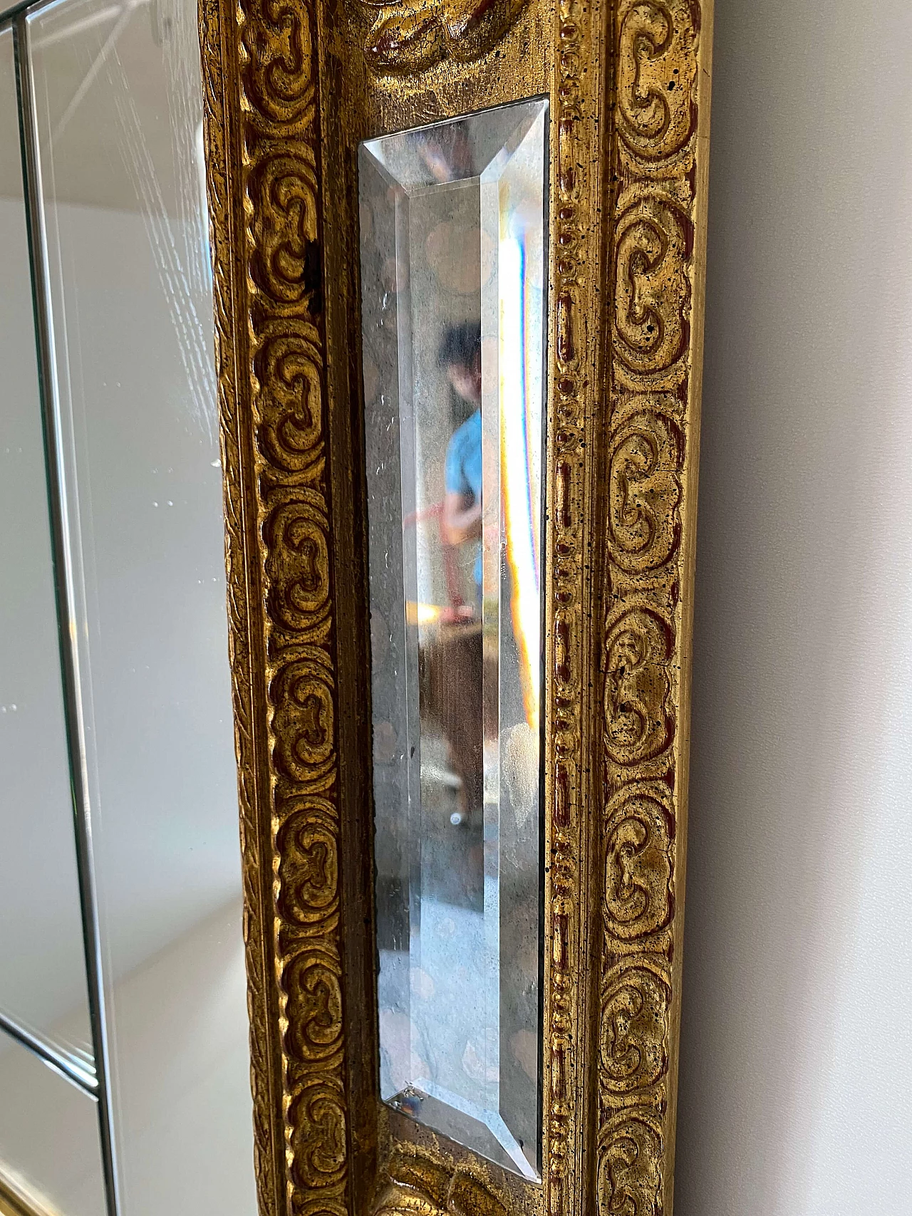 Specchio con cornice in legno dorato, anni '50 8