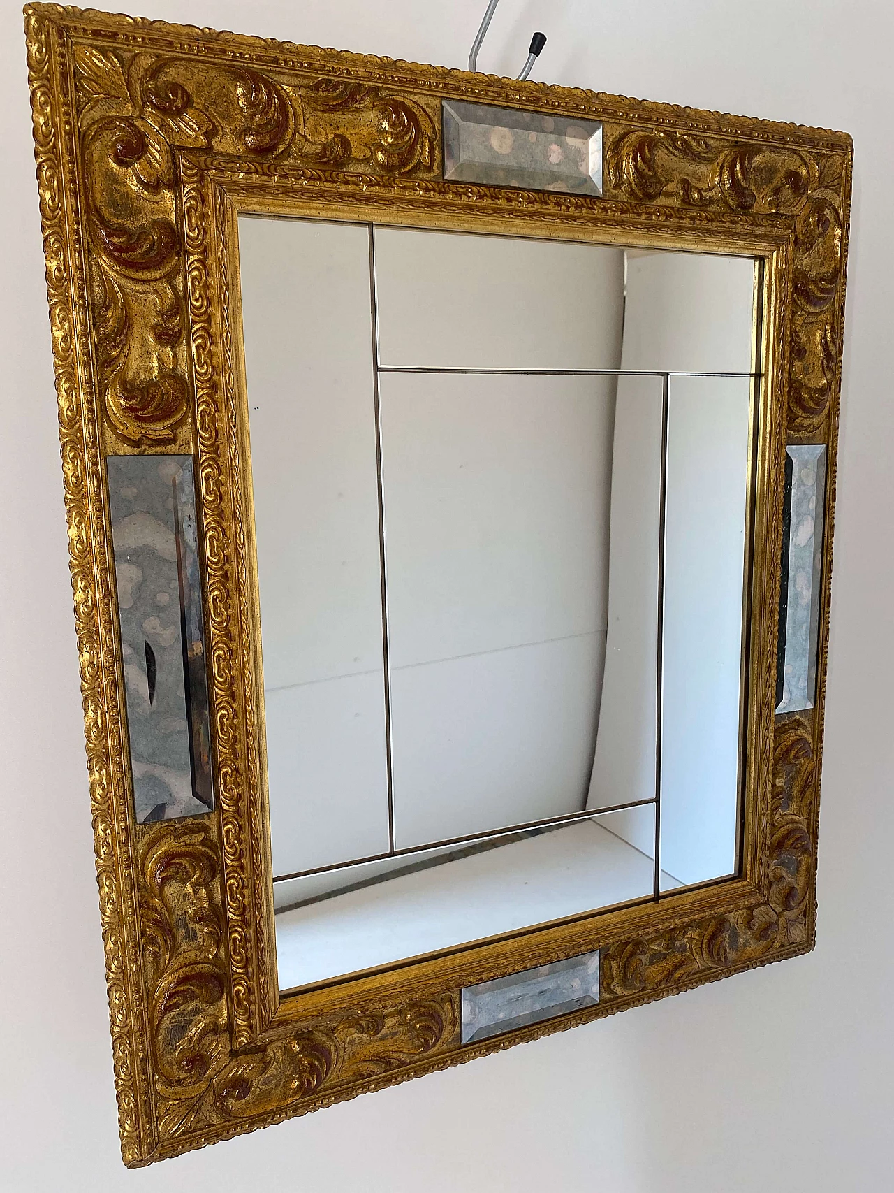 Specchio con cornice in legno dorato, anni '50 9