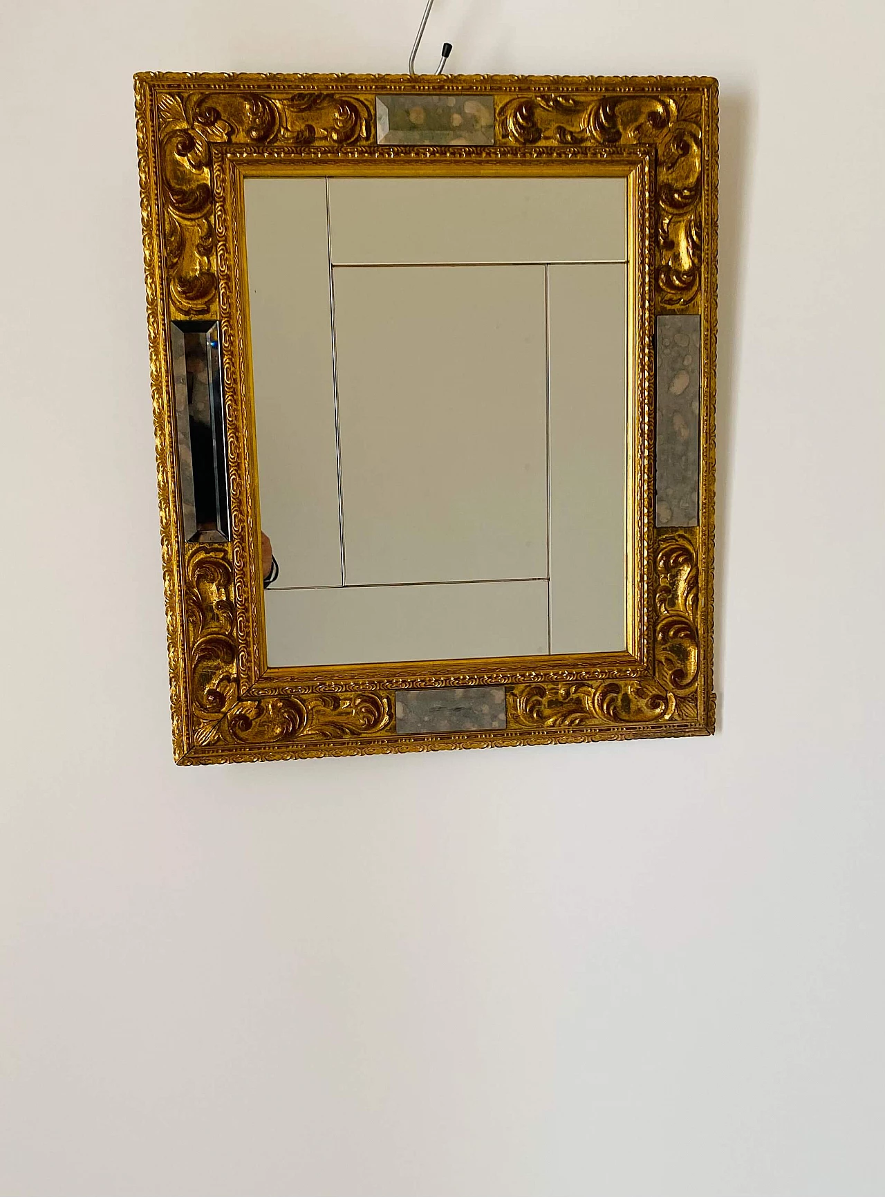 Specchio con cornice in legno dorato, anni '50 11