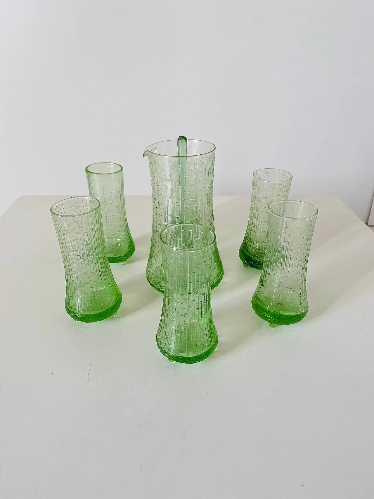 Set da cocktail in vetro lavorato verde, anni '60 2