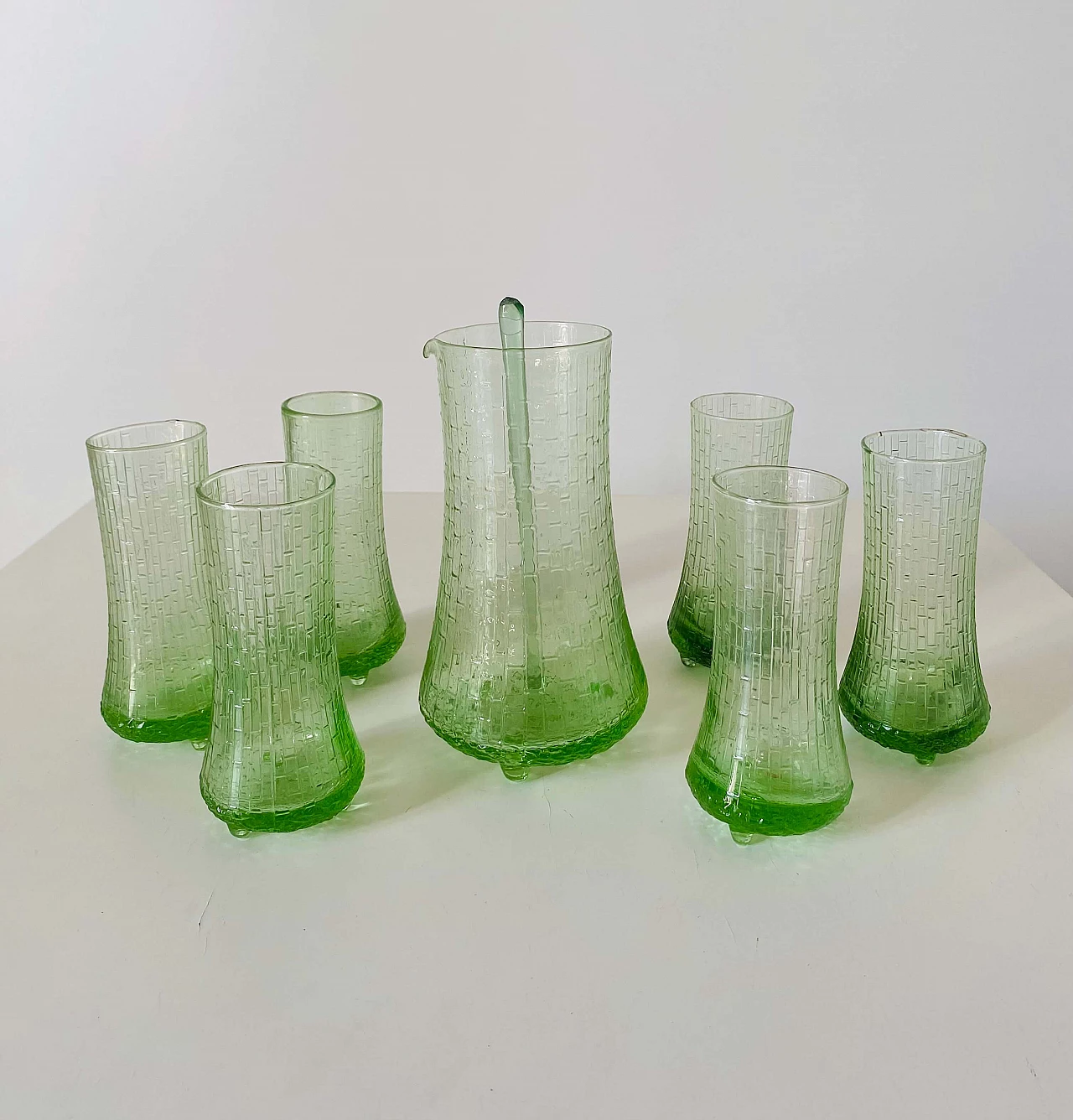 Set da cocktail in vetro lavorato verde, anni '60 3