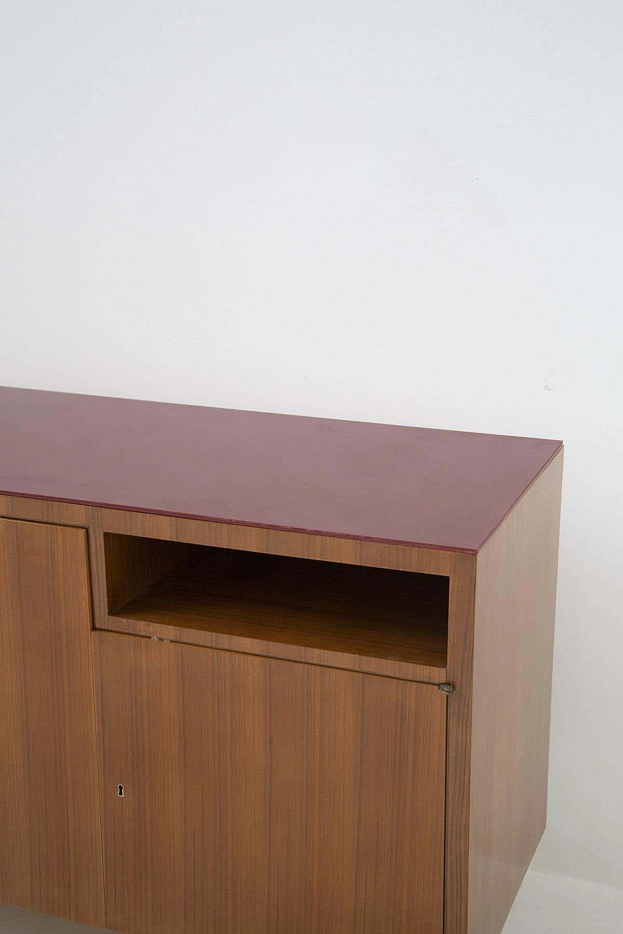 Credenza in legno con piano in vetro rosso di Melchiorre Bega, anni '50 7