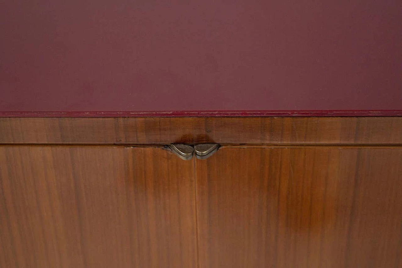 Credenza in legno con piano in vetro rosso di Melchiorre Bega, anni '50 8