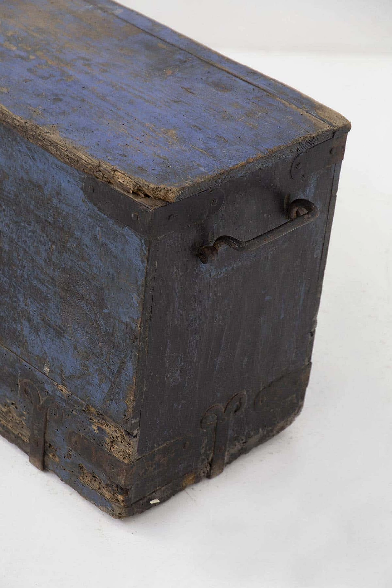 Blue wooden decorative trunk in the Fané style, 1920s 2