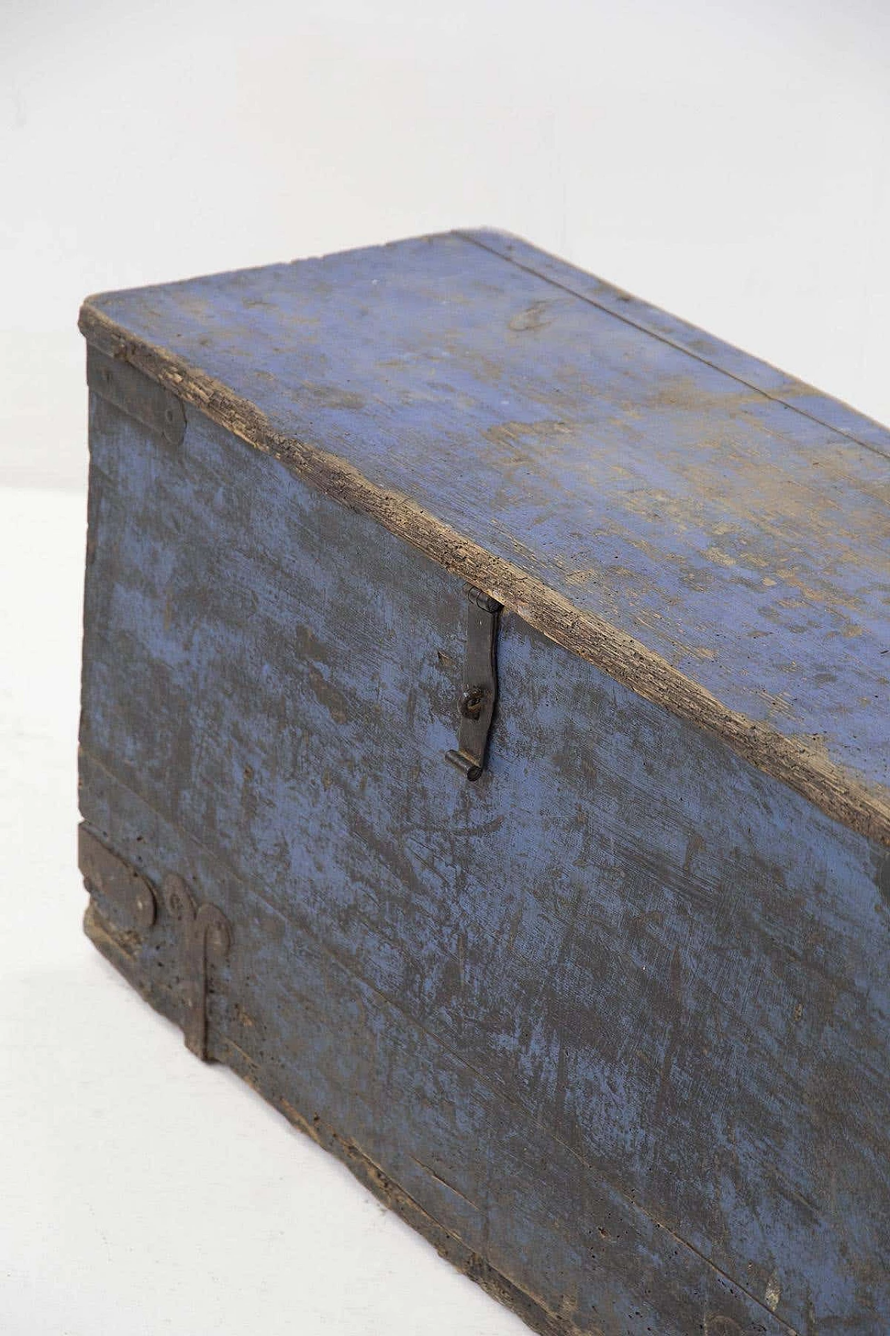 Blue wooden decorative trunk in the Fané style, 1920s 3